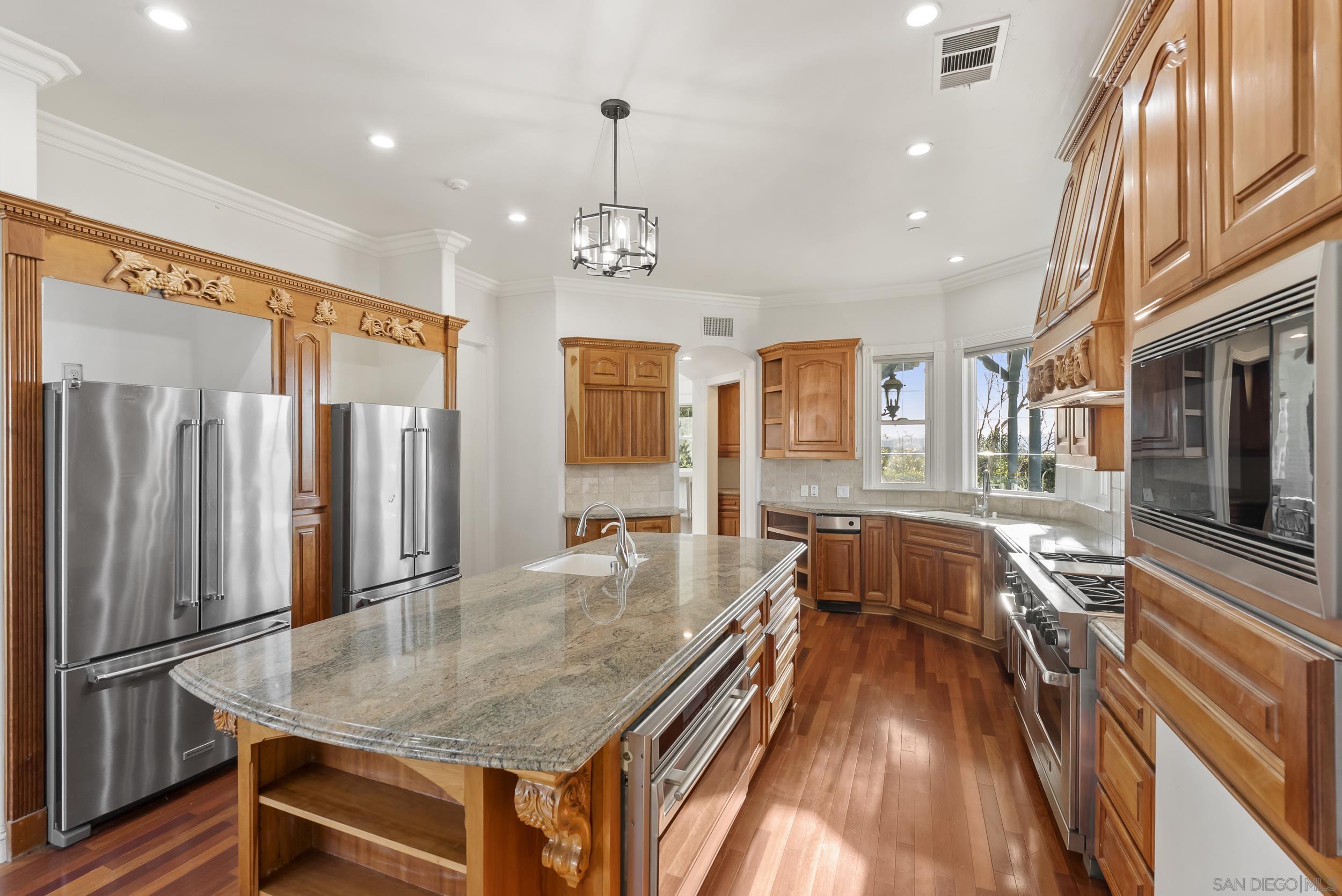 Detail Gallery Image 13 of 65 For 39650  Patagonia Court, Temecula,  CA 92591 - 12 Beds | 13/1 Baths