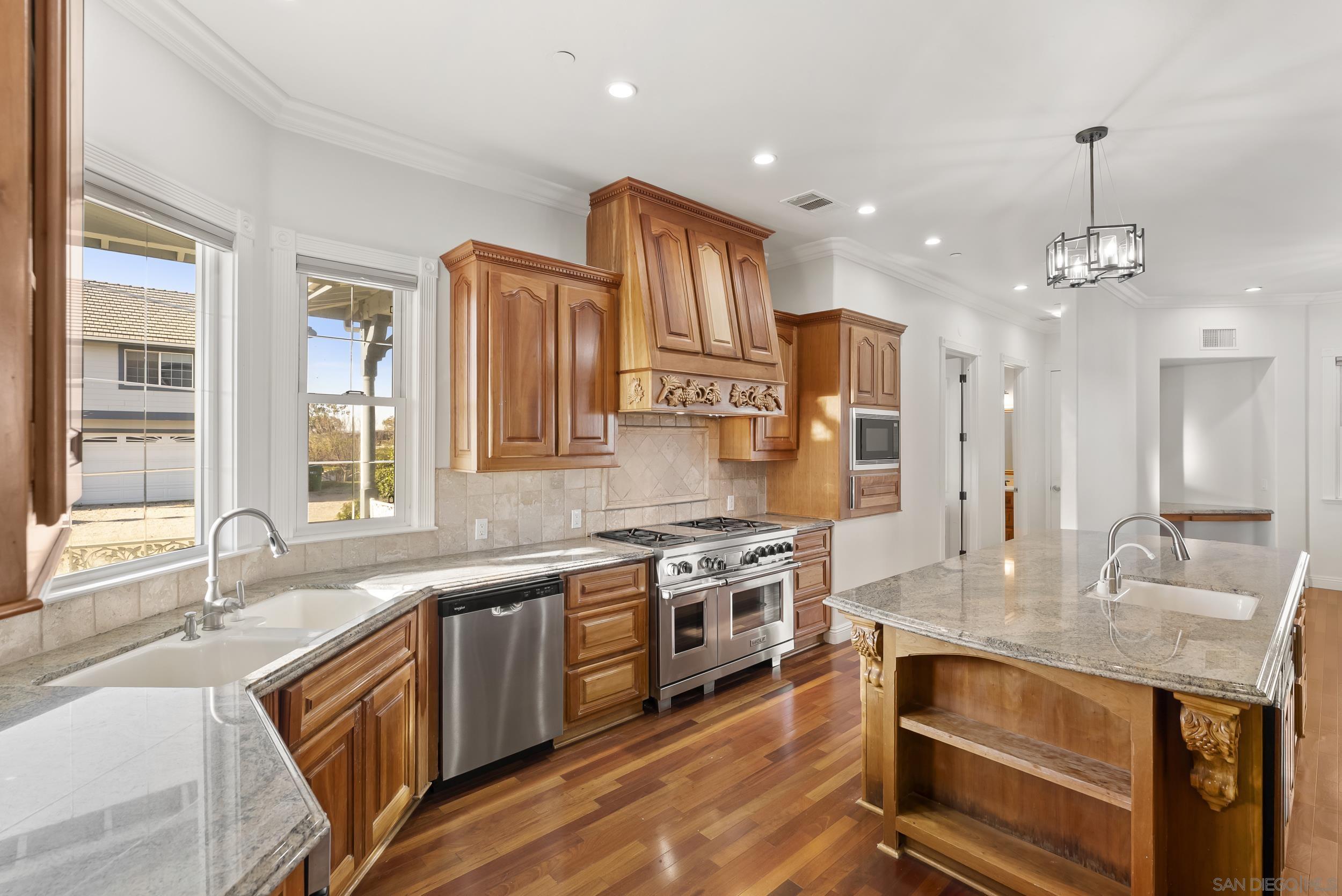 Detail Gallery Image 14 of 65 For 39650  Patagonia Court, Temecula,  CA 92591 - 12 Beds | 13/1 Baths