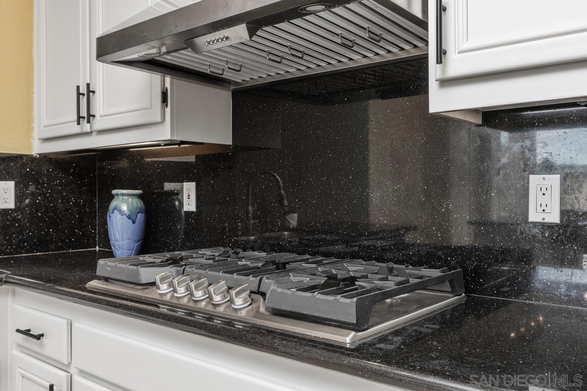 Detail Gallery Image 13 of 37 For 8893  Adobe Bluffs Dr, San Diego,  CA 92129 - 5 Beds | 3/1 Baths