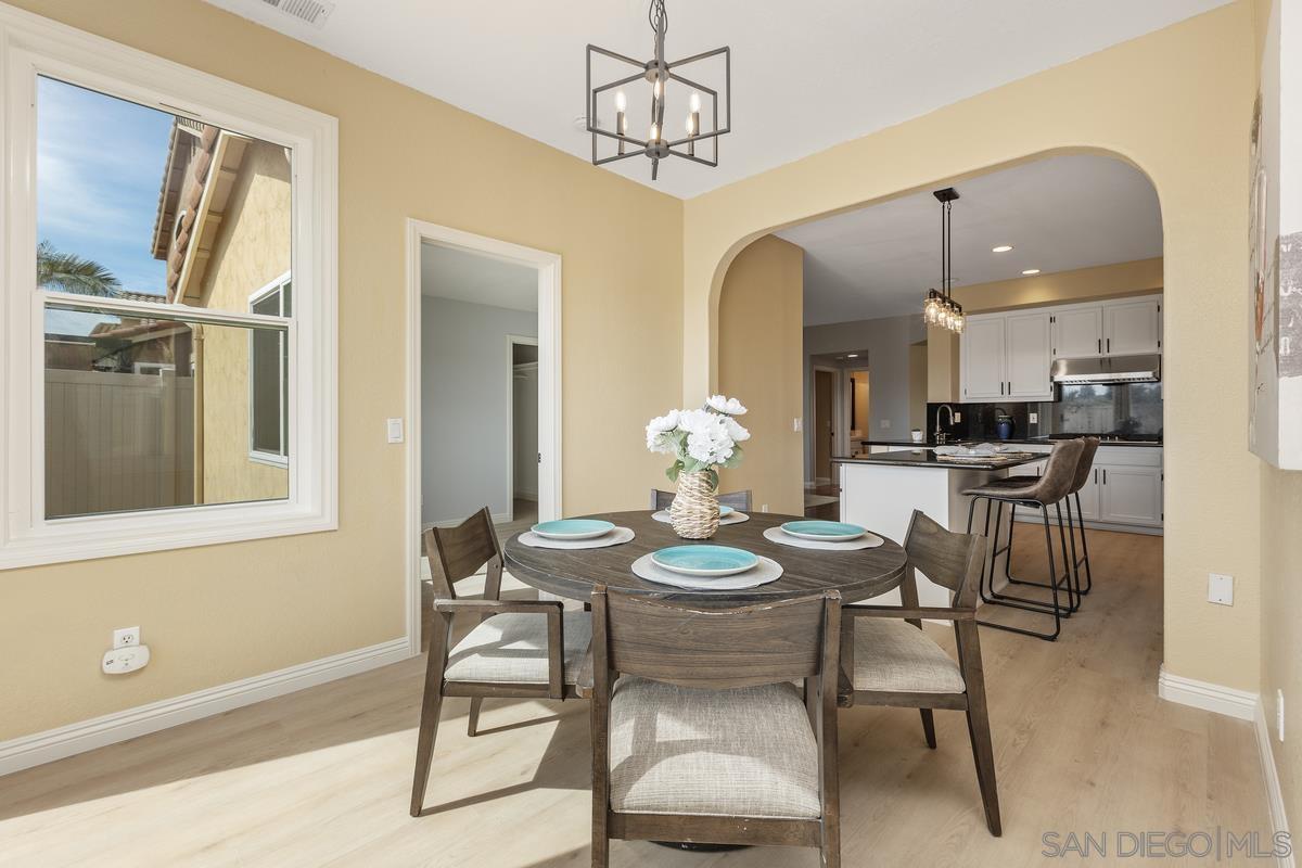 Detail Gallery Image 14 of 37 For 8893  Adobe Bluffs Dr, San Diego,  CA 92129 - 5 Beds | 3/1 Baths