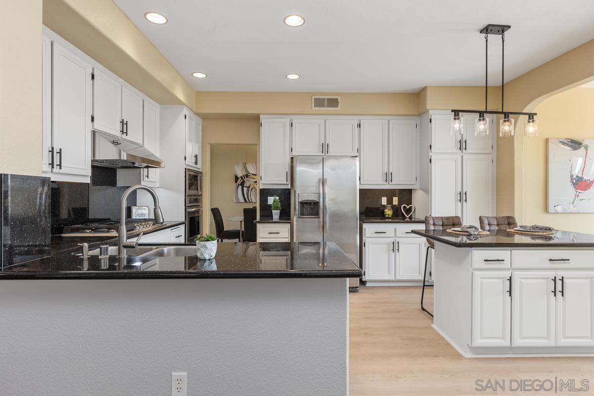 Detail Gallery Image 9 of 37 For 8893  Adobe Bluffs Dr, San Diego,  CA 92129 - 5 Beds | 3/1 Baths