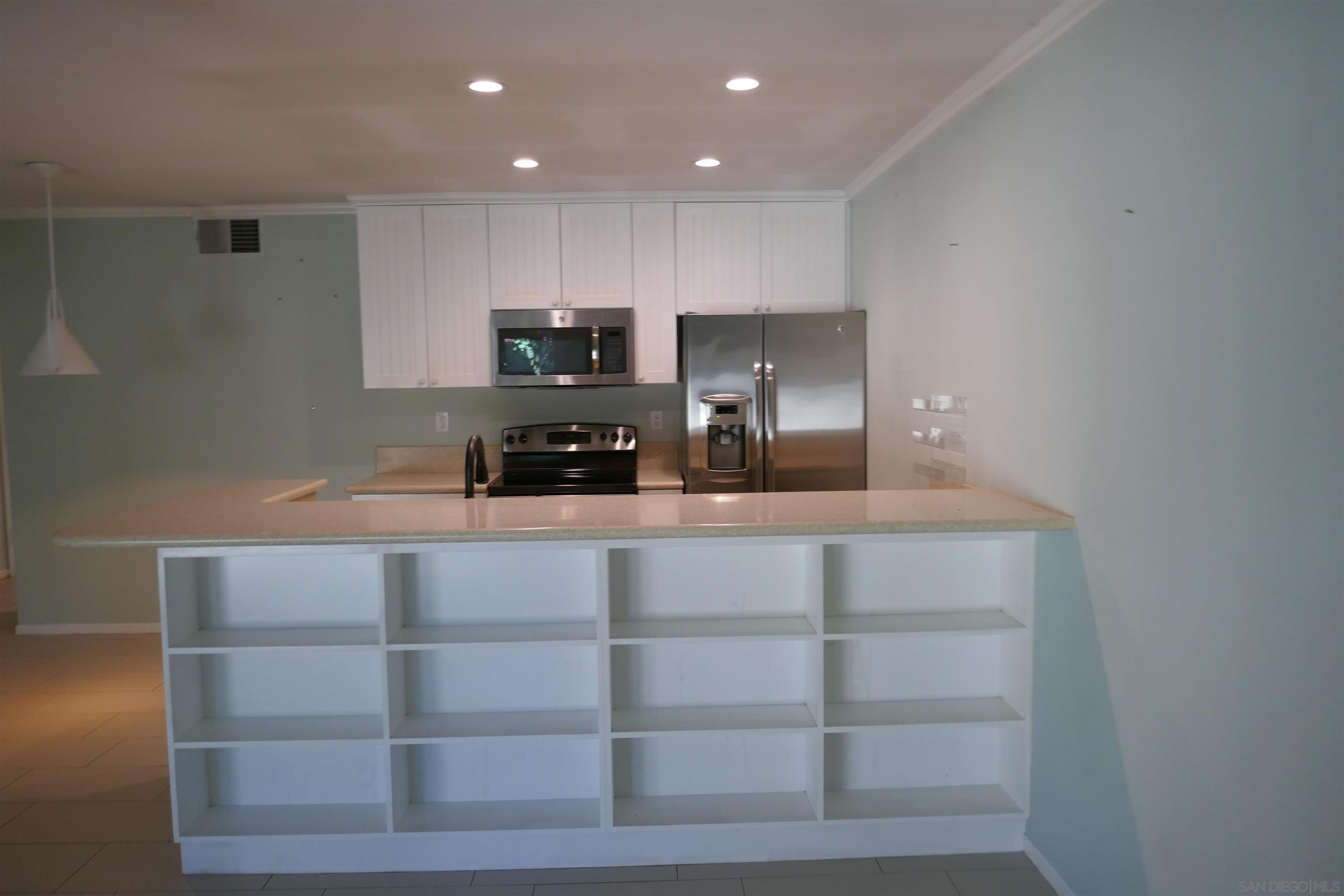 Detail Gallery Image 2 of 14 For 5989  Rancho Mission  201, San Diego,  CA 92108 - 1 Beds | 1 Baths