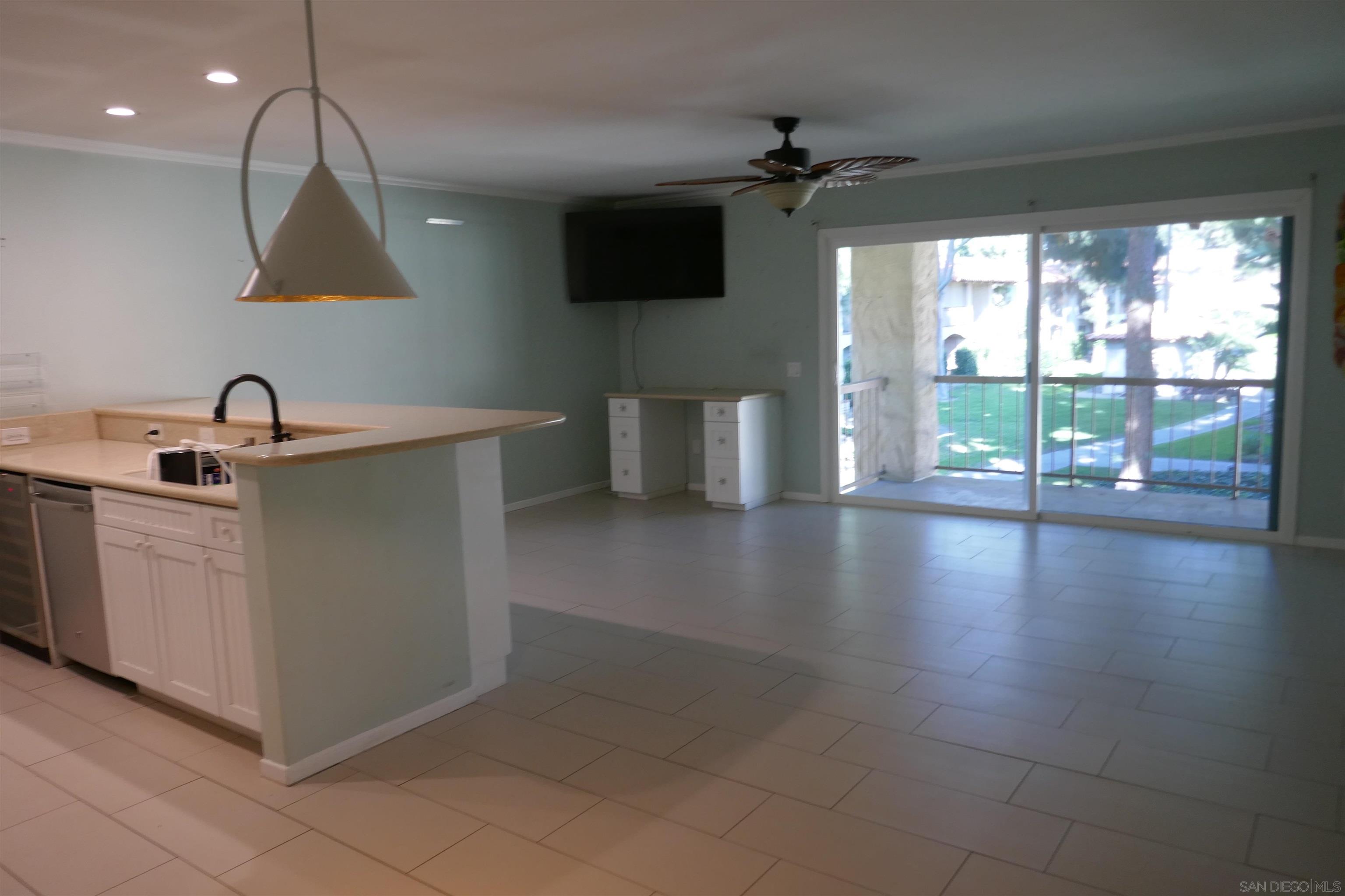 Detail Gallery Image 3 of 14 For 5989  Rancho Mission  201, San Diego,  CA 92108 - 1 Beds | 1 Baths