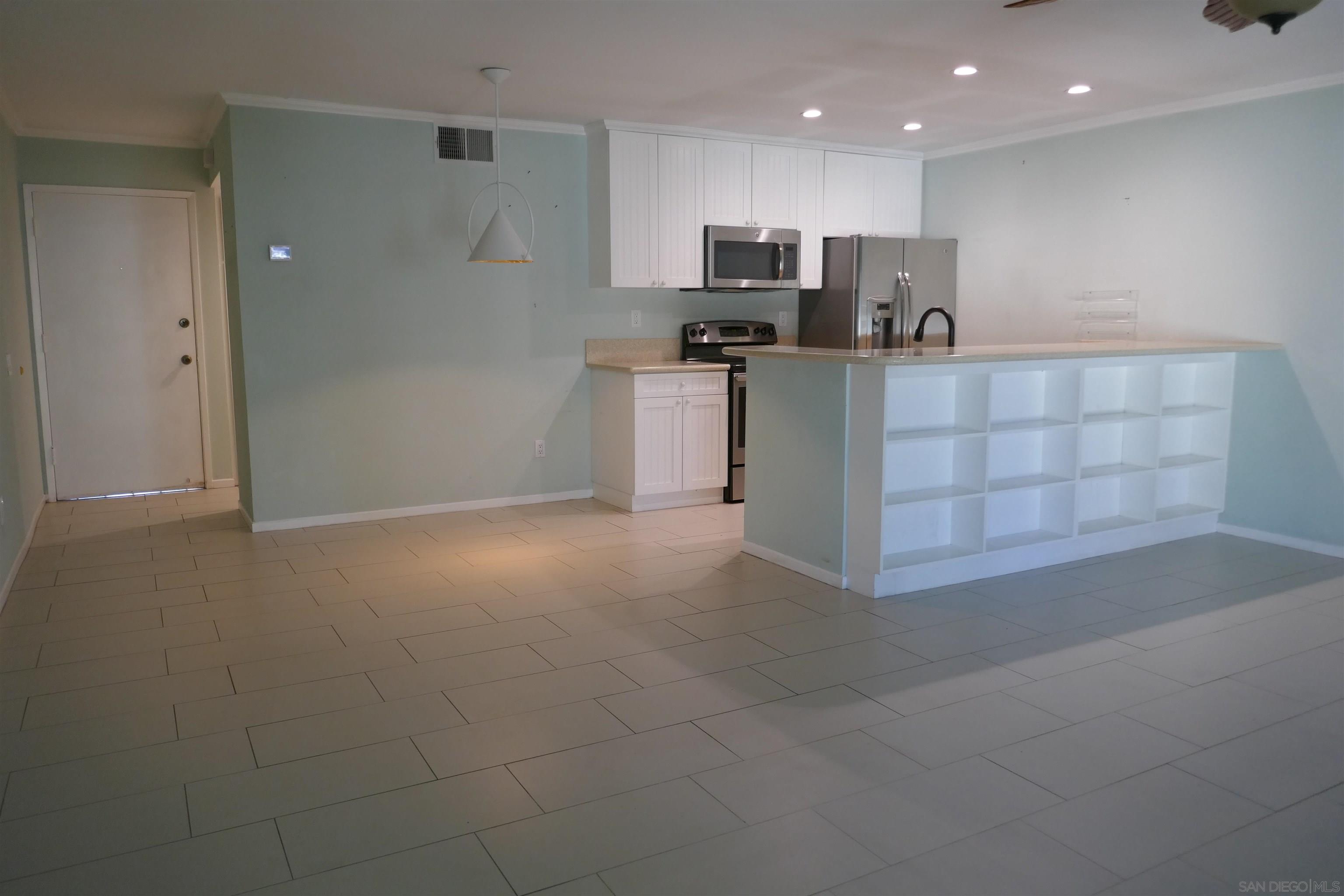 Detail Gallery Image 4 of 14 For 5989  Rancho Mission  201, San Diego,  CA 92108 - 1 Beds | 1 Baths