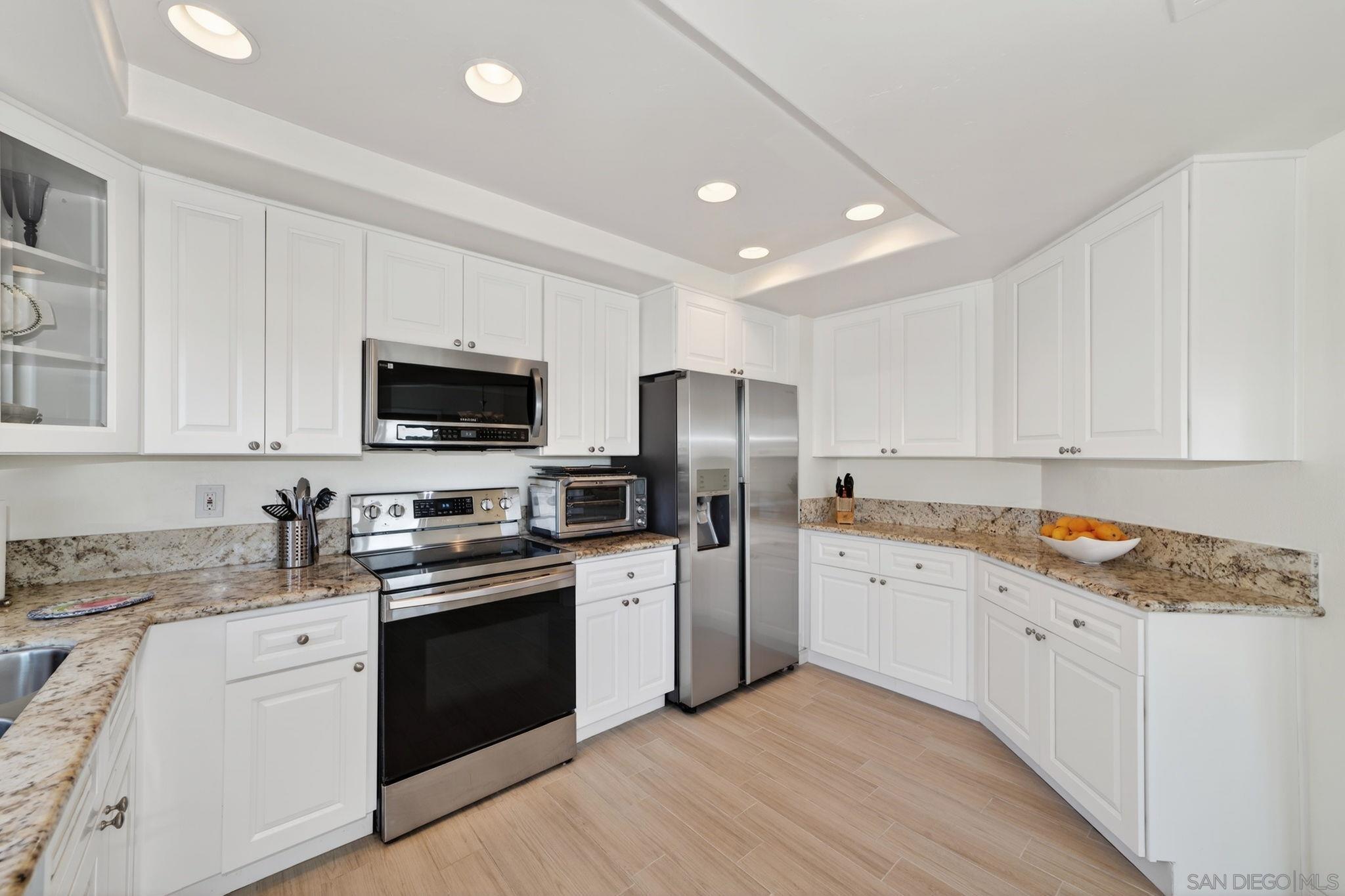 Detail Gallery Image 14 of 55 For 17668  Corte Sobrado, San Diego,  CA 92128 - 2 Beds | 2 Baths