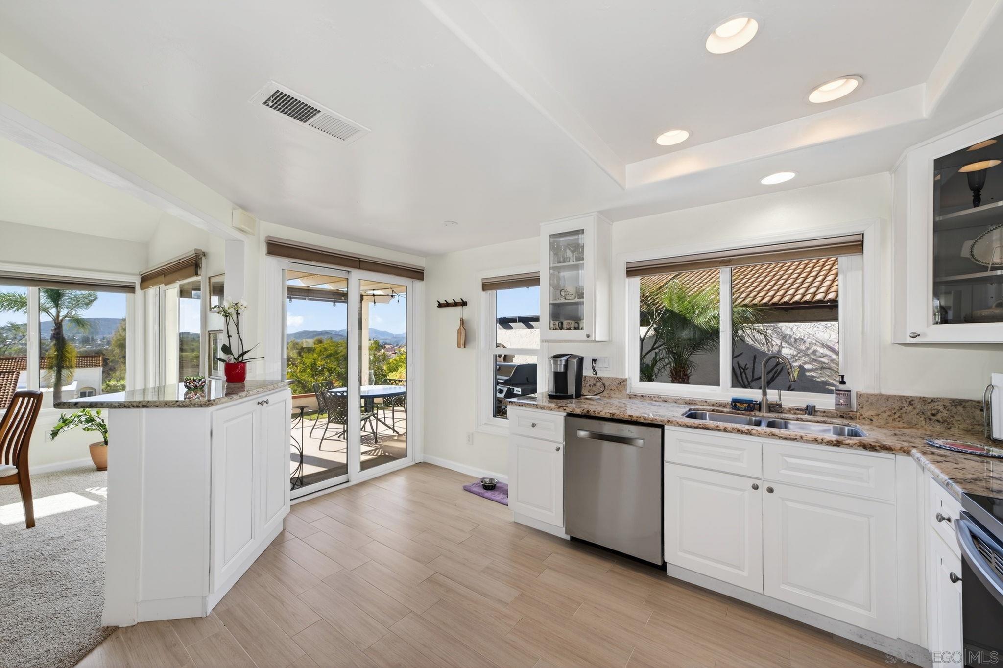 Detail Gallery Image 15 of 55 For 17668  Corte Sobrado, San Diego,  CA 92128 - 2 Beds | 2 Baths