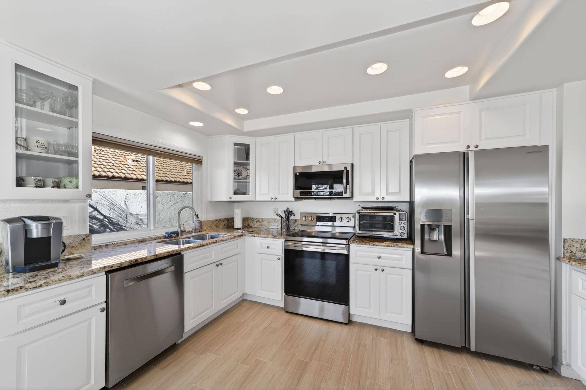 Detail Gallery Image 16 of 55 For 17668  Corte Sobrado, San Diego,  CA 92128 - 2 Beds | 2 Baths