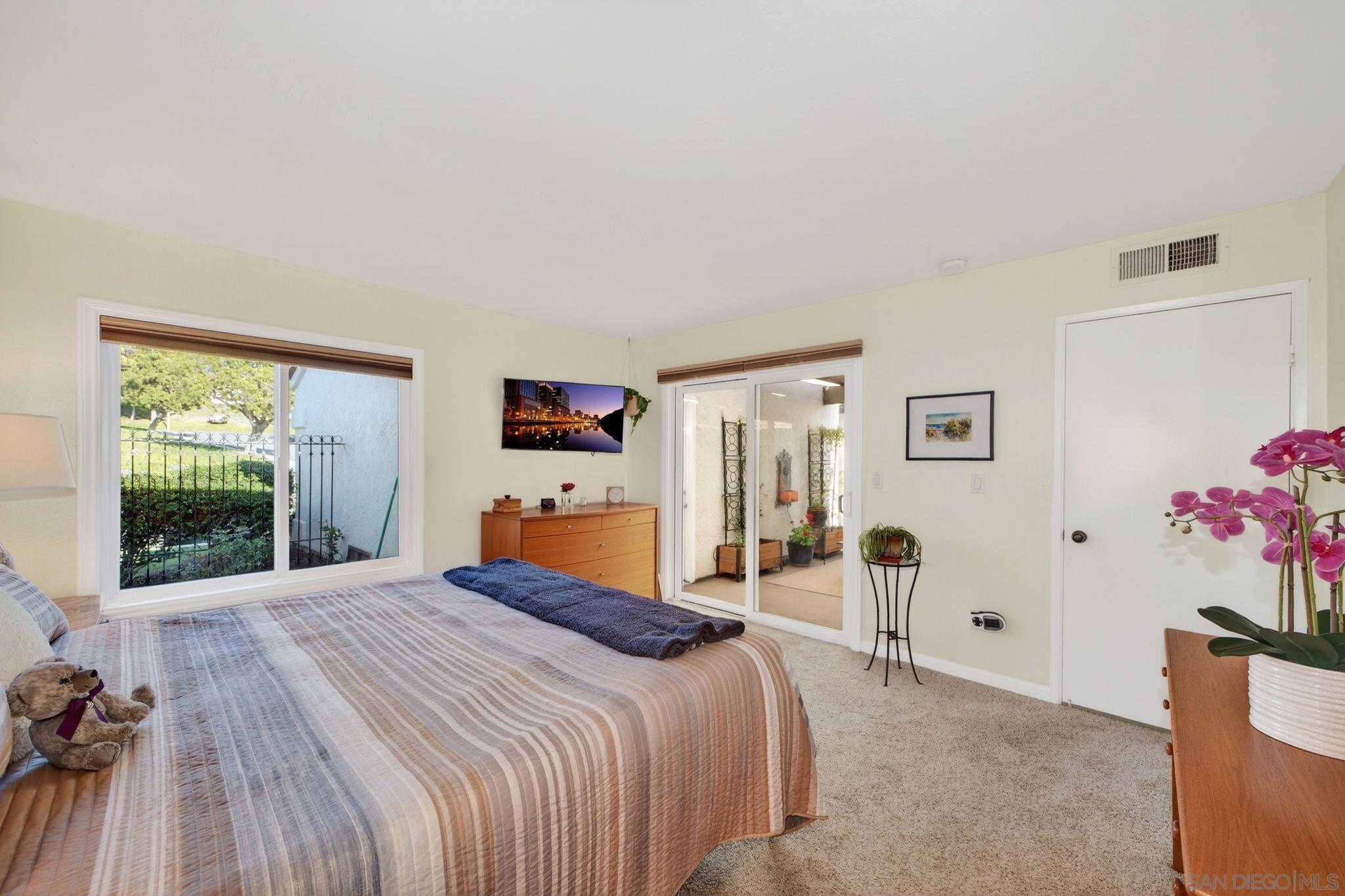 Detail Gallery Image 19 of 55 For 17668  Corte Sobrado, San Diego,  CA 92128 - 2 Beds | 2 Baths