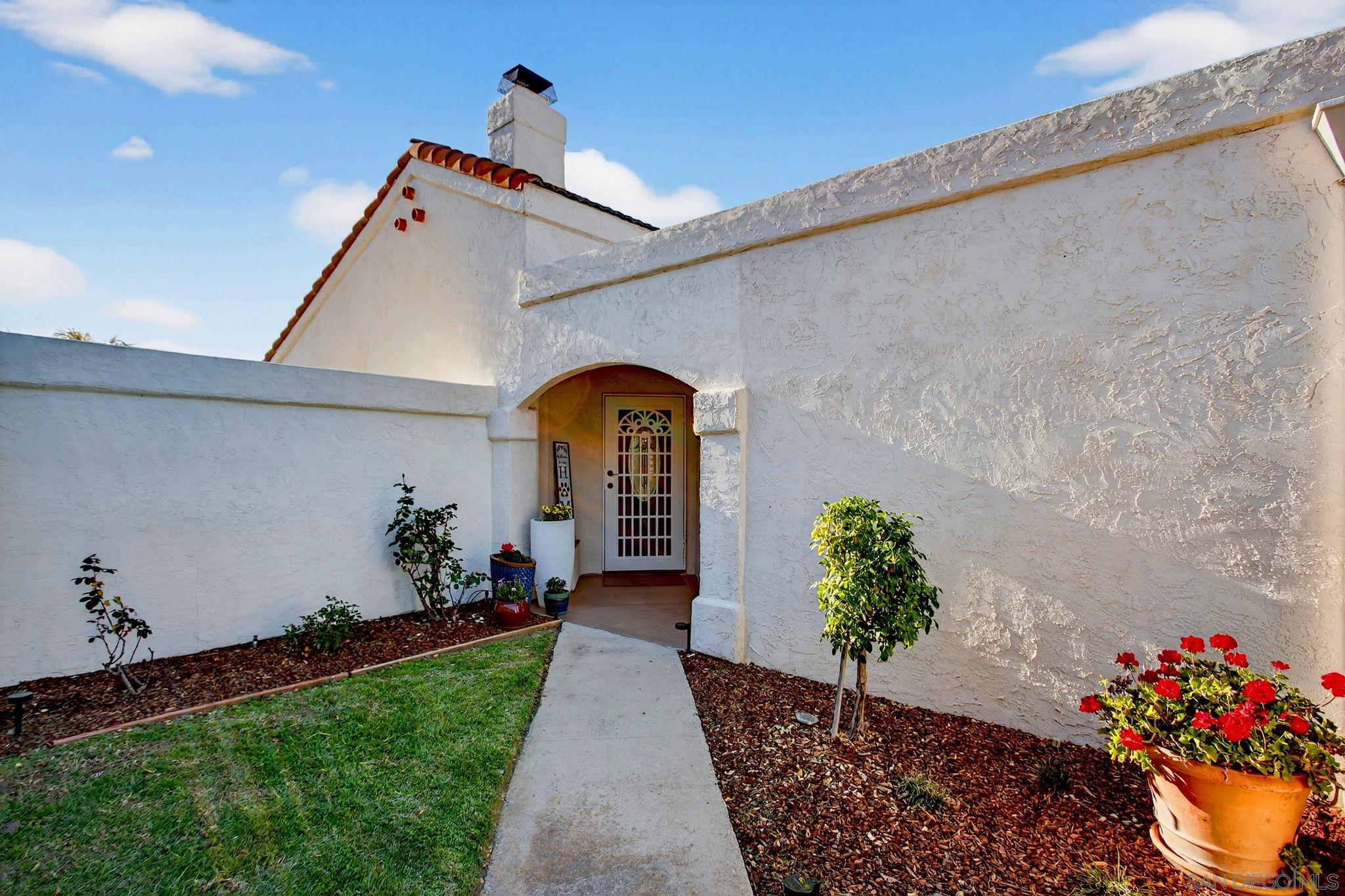 Detail Gallery Image 5 of 55 For 17668  Corte Sobrado, San Diego,  CA 92128 - 2 Beds | 2 Baths