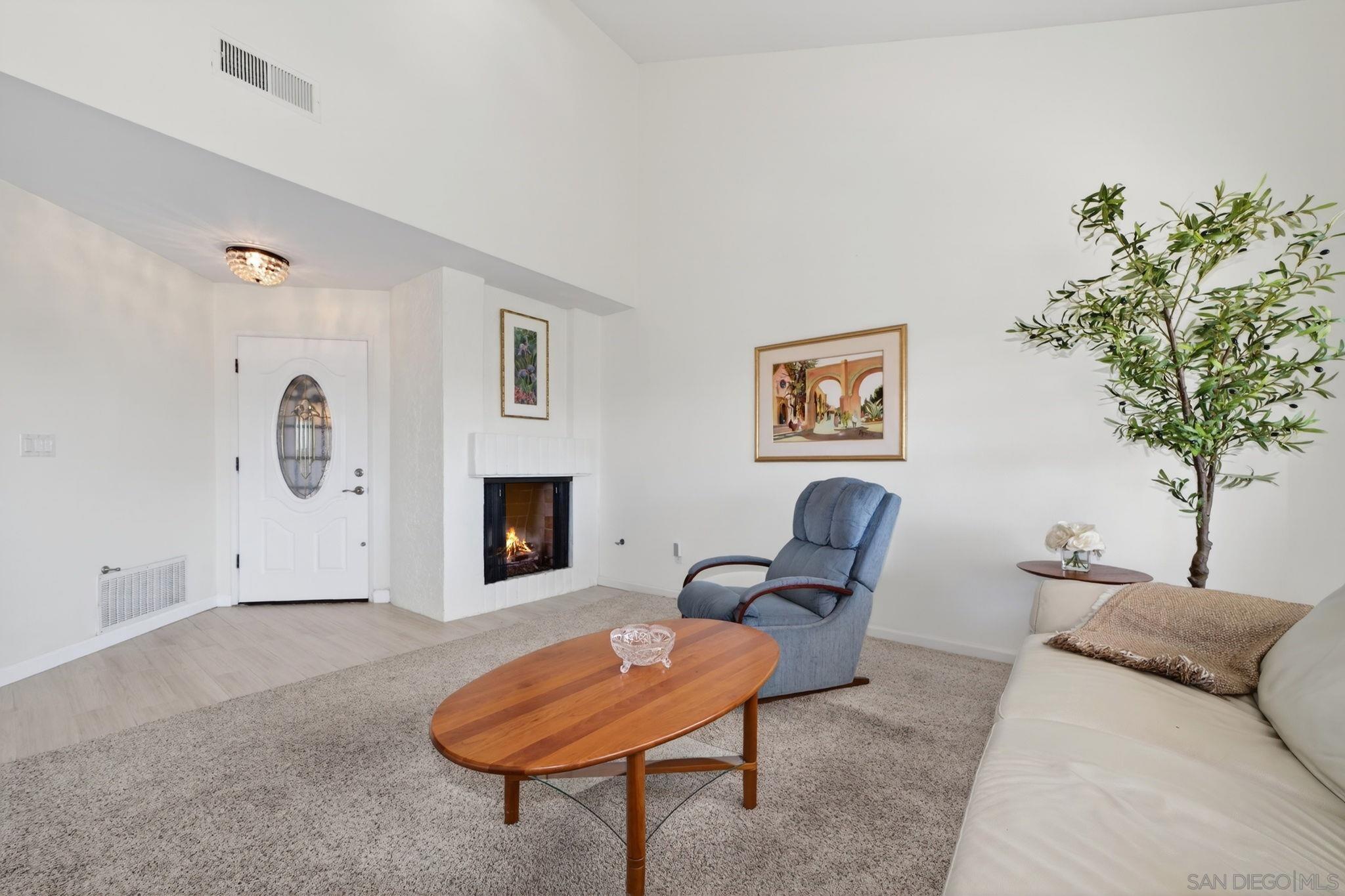 Detail Gallery Image 7 of 55 For 17668  Corte Sobrado, San Diego,  CA 92128 - 2 Beds | 2 Baths