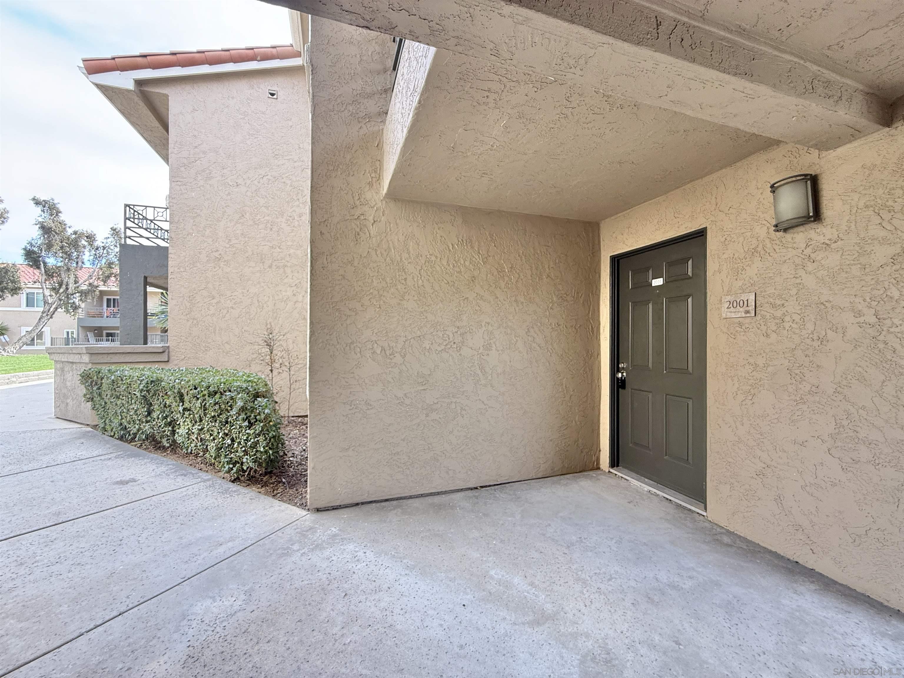 Detail Gallery Image 2 of 18 For 7405  Charmant Dr  #2001,  San Diego,  CA 92122 - 1 Beds | 1 Baths
