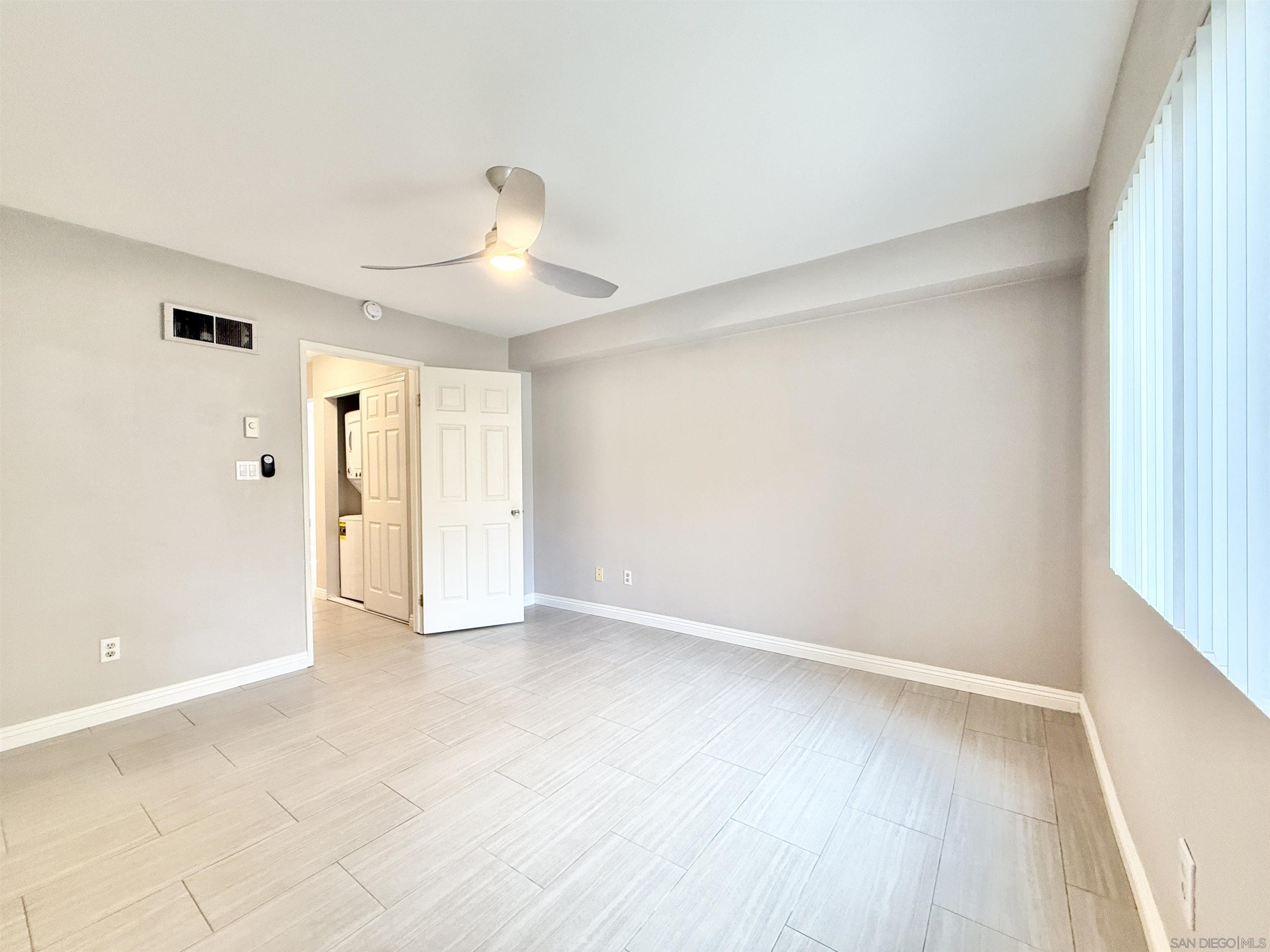 Detail Gallery Image 8 of 18 For 7405  Charmant Dr  #2001,  San Diego,  CA 92122 - 1 Beds | 1 Baths