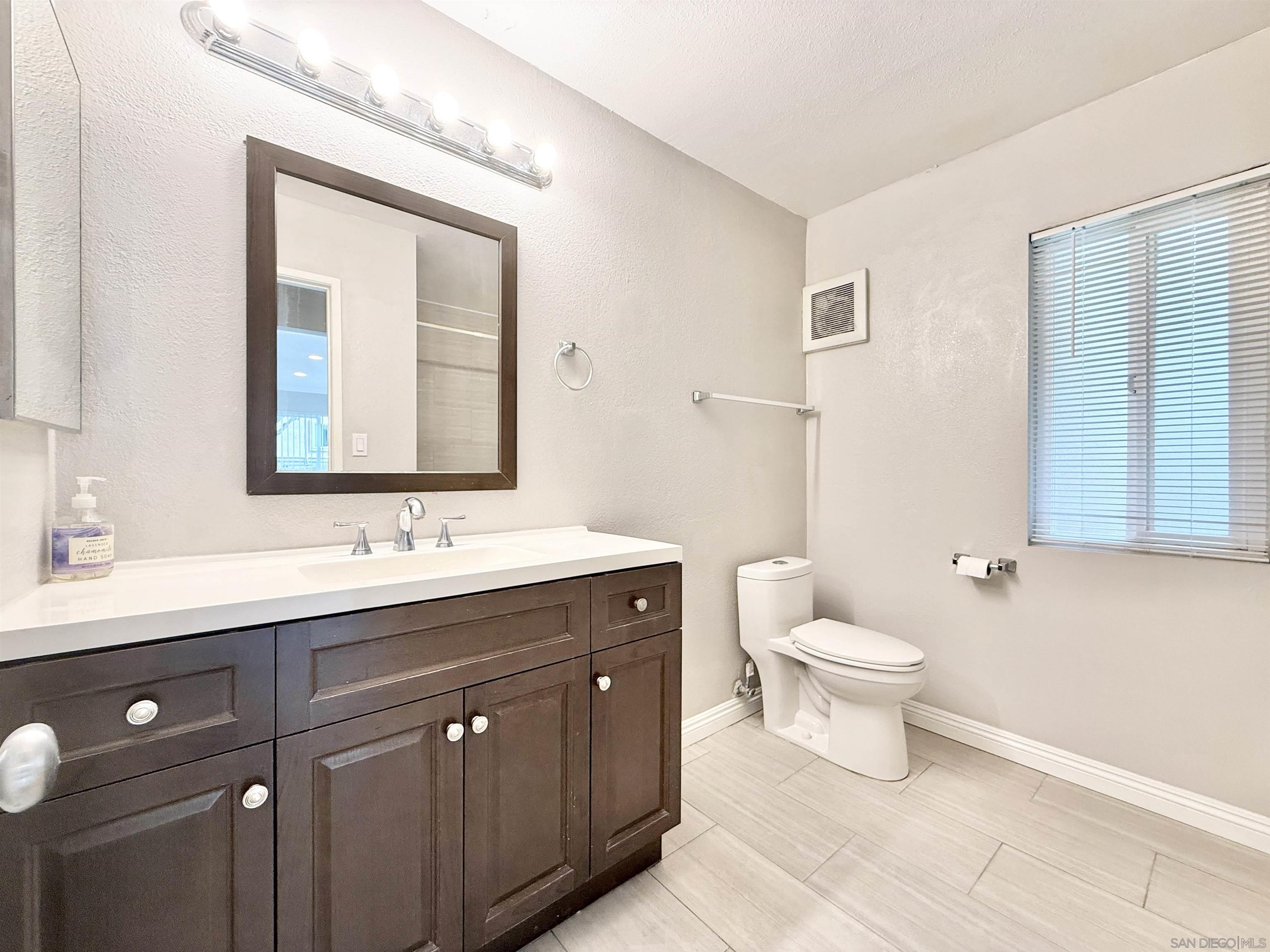 Detail Gallery Image 10 of 18 For 7405  Charmant Dr  #2001,  San Diego,  CA 92122 - 1 Beds | 1 Baths