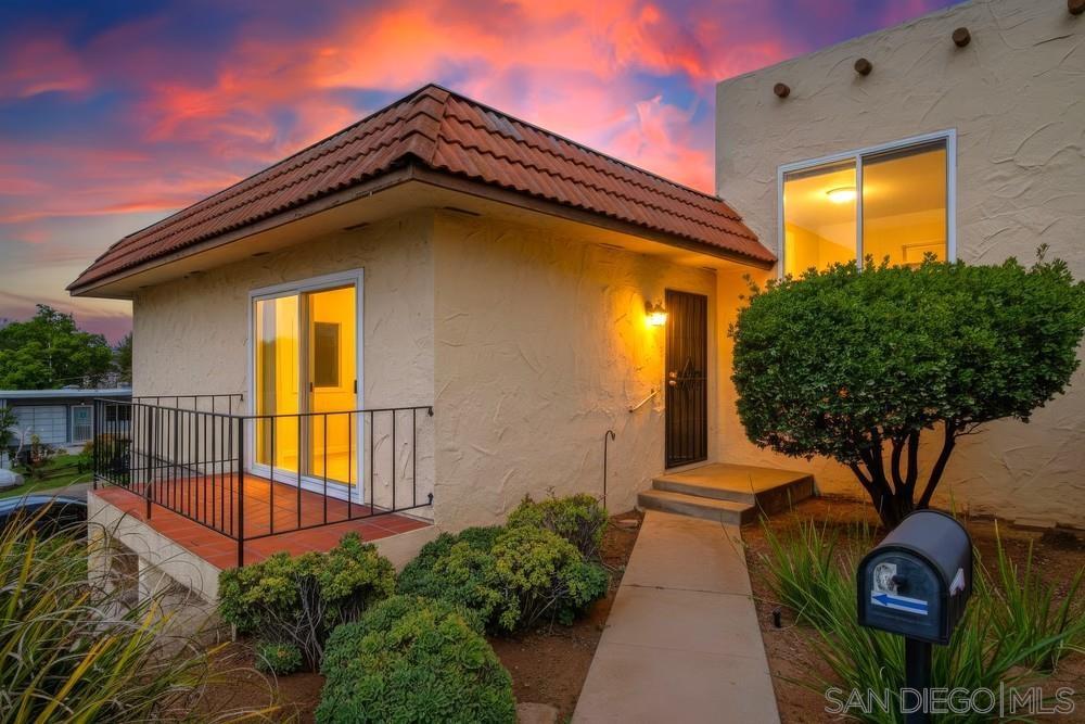 Detail Gallery Image 2 of 33 For 725 E 4th Ave  #UNIT G,  Escondido,  CA 92025 - 2 Beds | 2 Baths