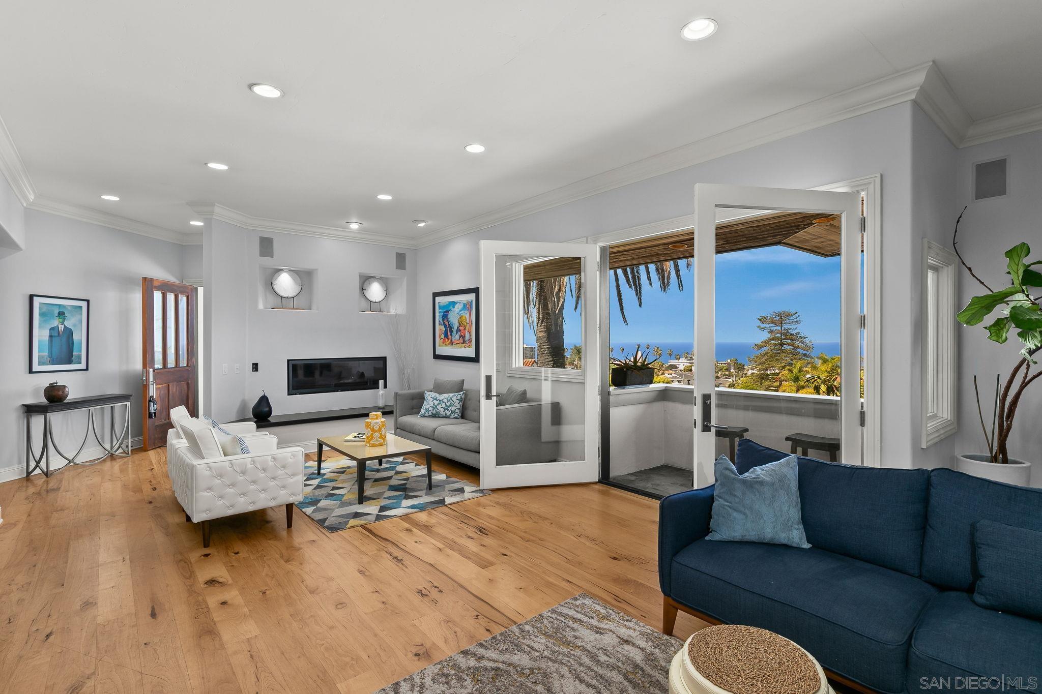 Detail Gallery Image 2 of 60 For 7651  Country Club Drive, La Jolla,  CA 92037 - 3 Beds | 3/1 Baths