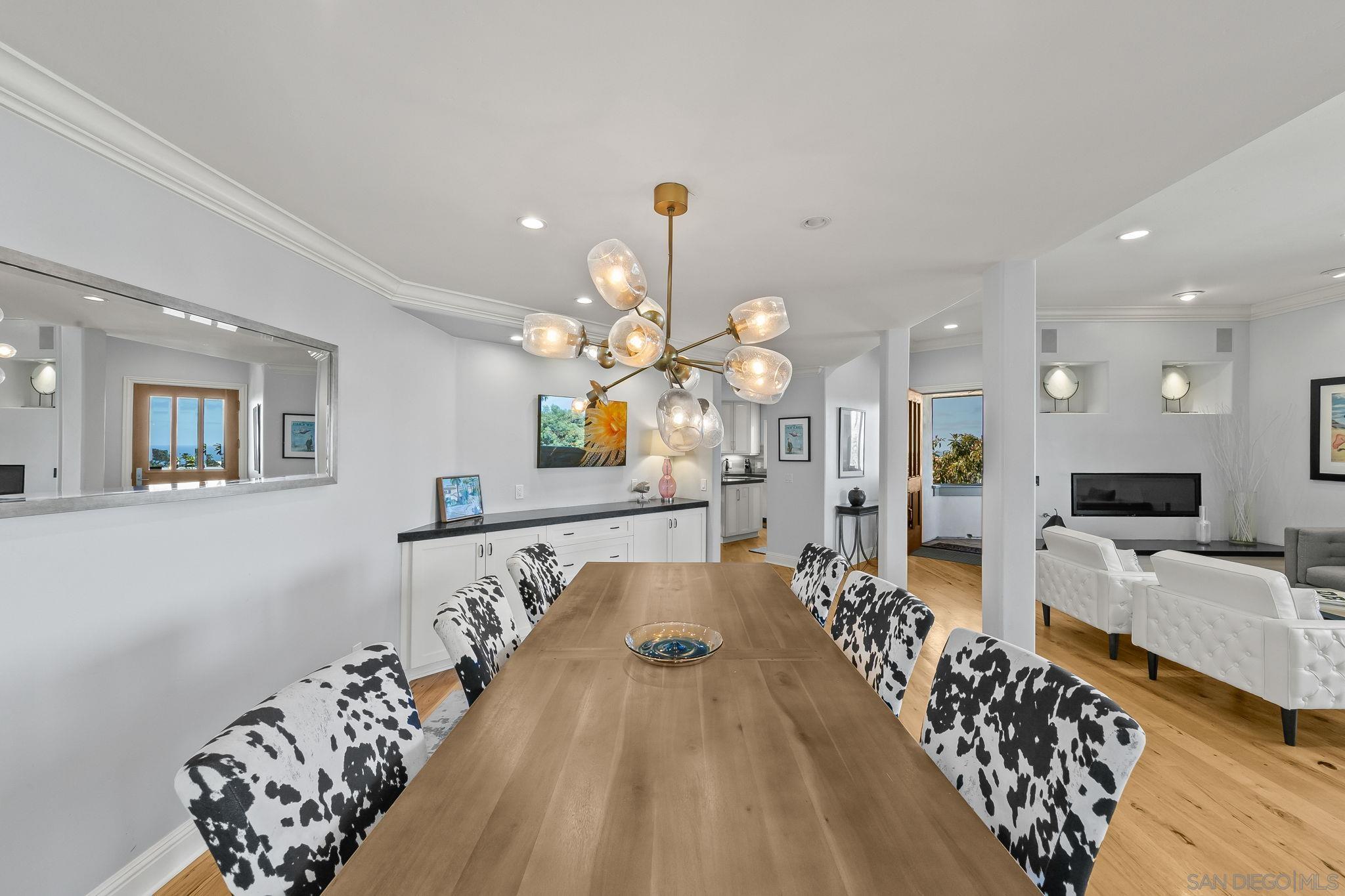 Detail Gallery Image 17 of 60 For 7651  Country Club Drive, La Jolla,  CA 92037 - 3 Beds | 3/1 Baths