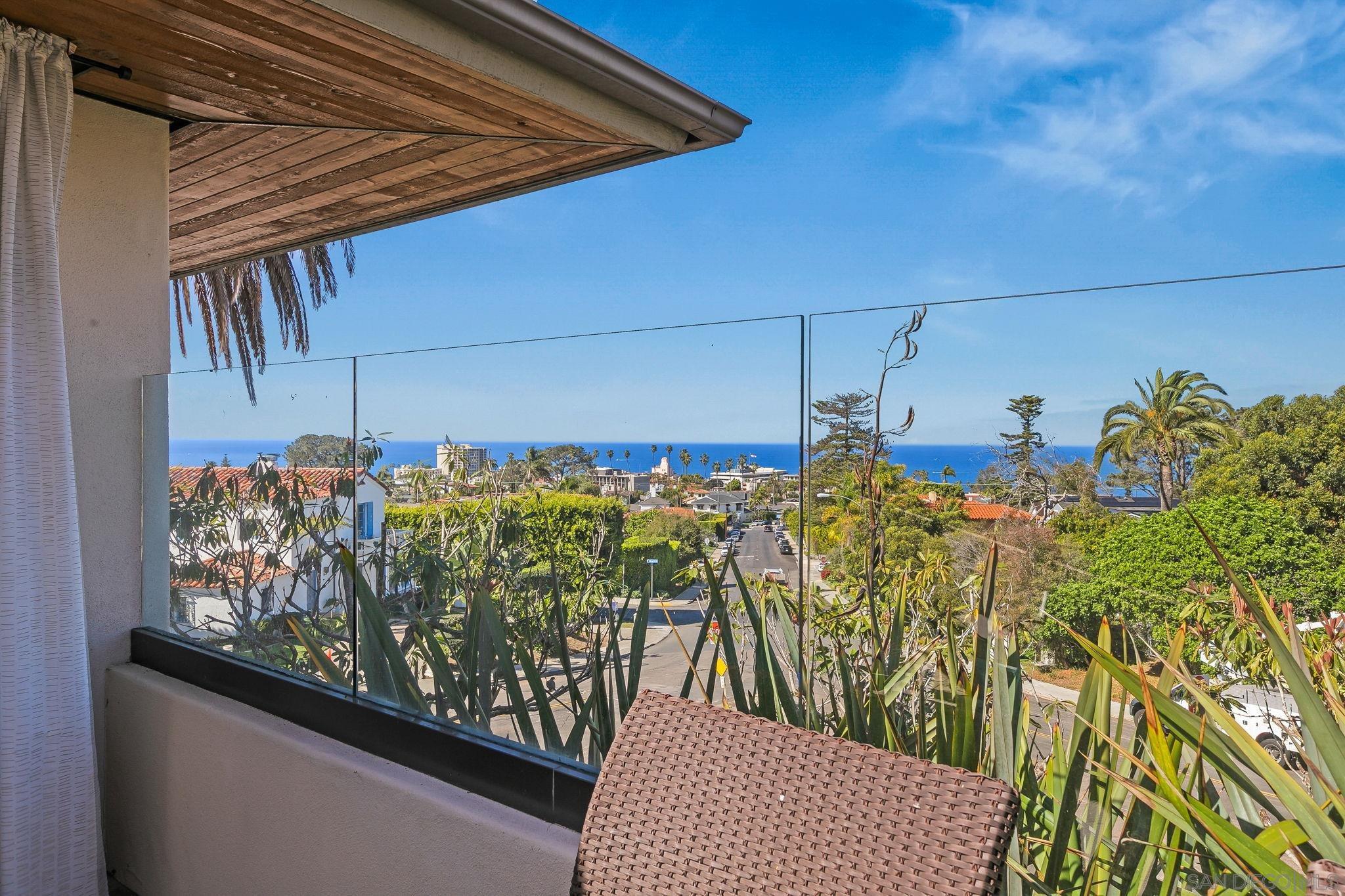 Detail Gallery Image 18 of 60 For 7651  Country Club Drive, La Jolla,  CA 92037 - 3 Beds | 3/1 Baths