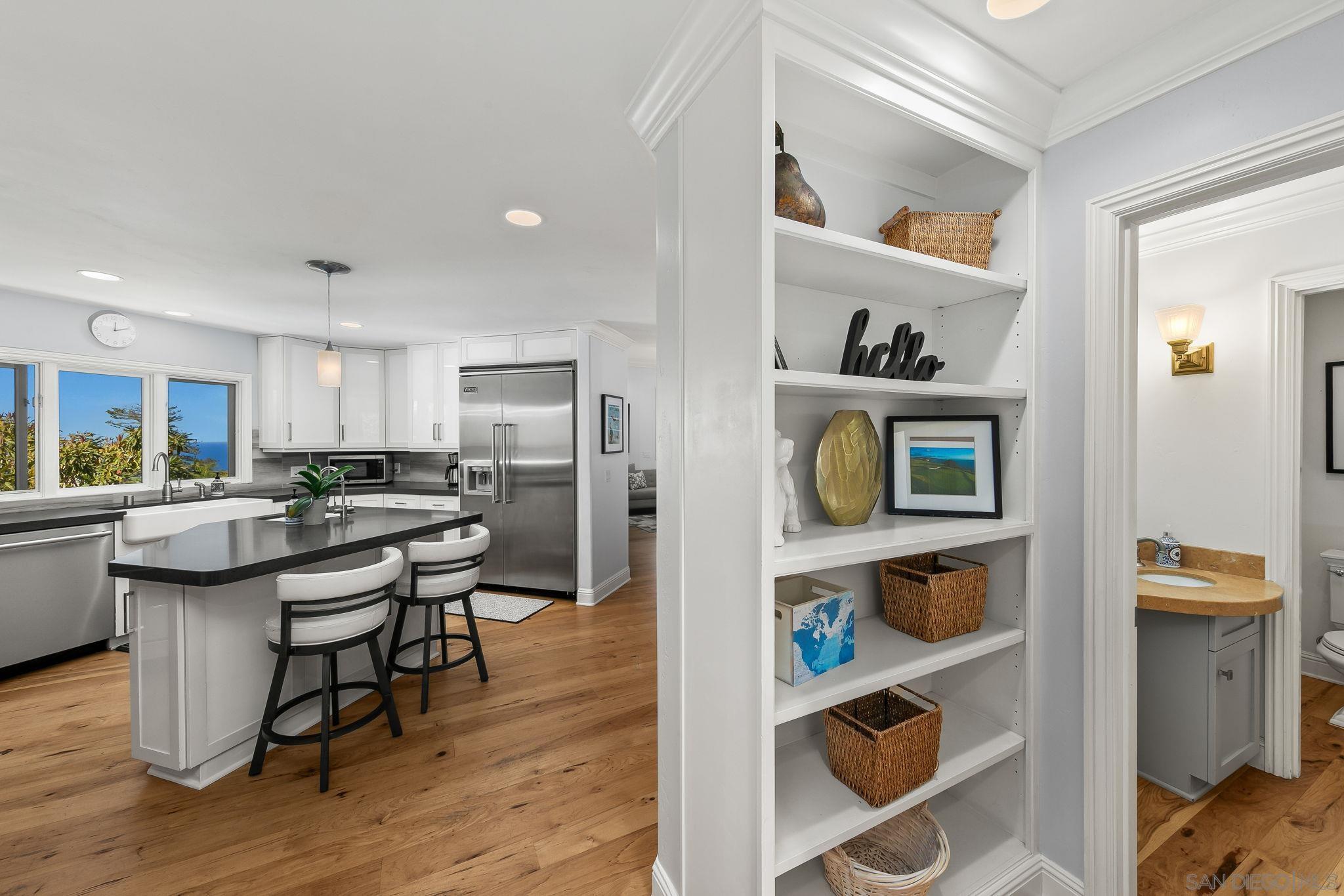 Detail Gallery Image 19 of 60 For 7651  Country Club Drive, La Jolla,  CA 92037 - 3 Beds | 3/1 Baths