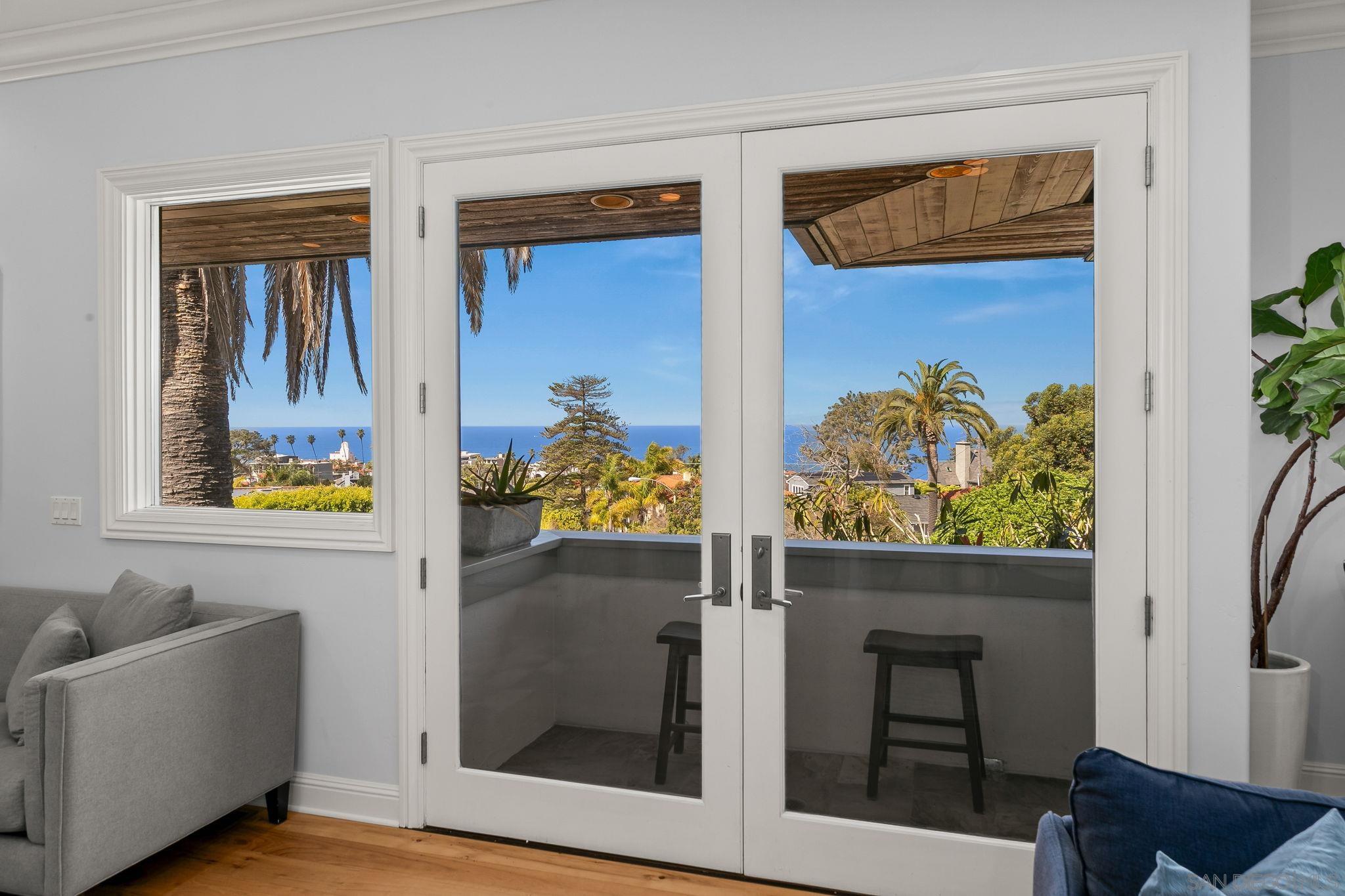 Detail Gallery Image 3 of 60 For 7651  Country Club Drive, La Jolla,  CA 92037 - 3 Beds | 3/1 Baths