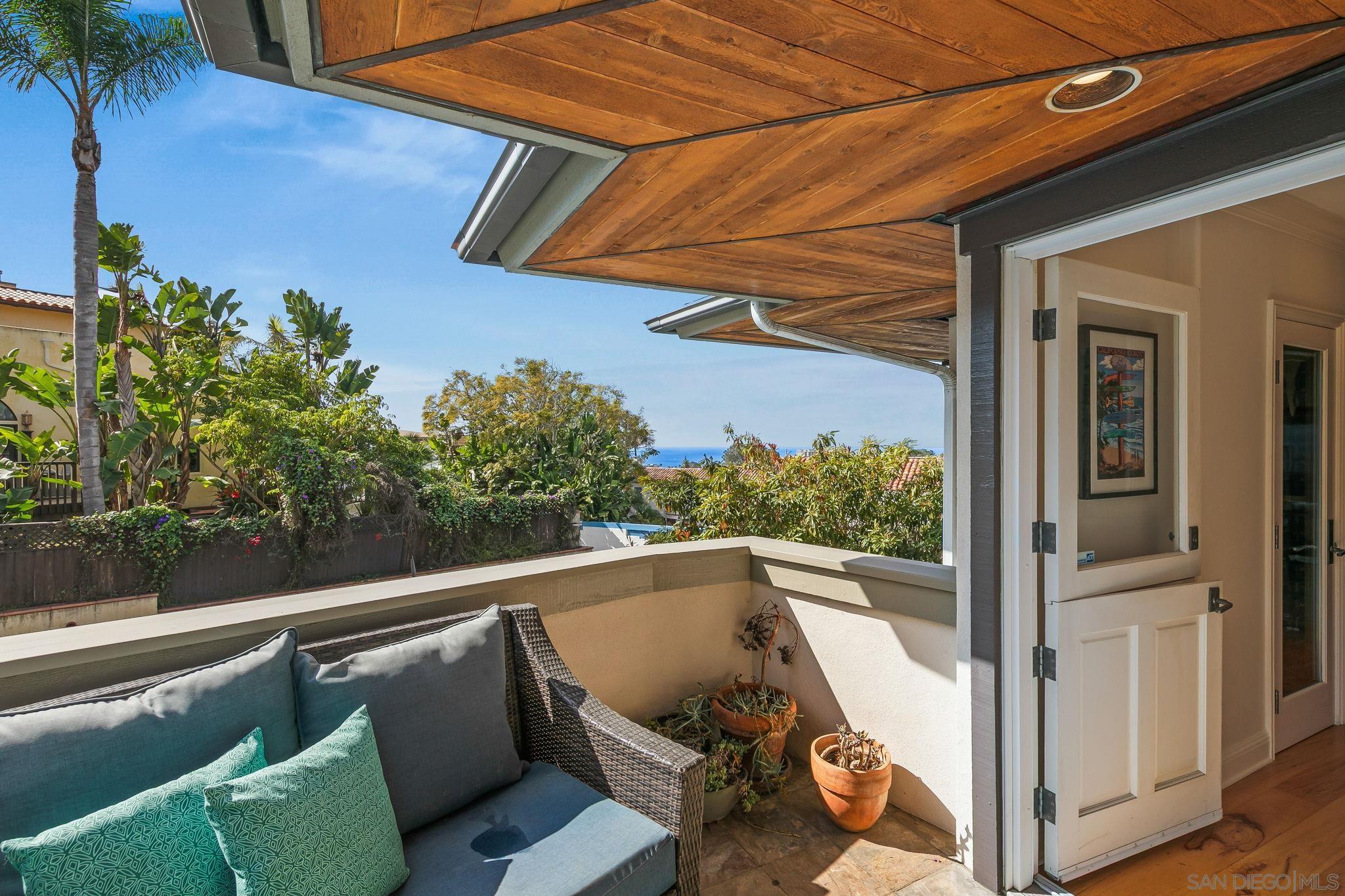 Detail Gallery Image 21 of 60 For 7651  Country Club Drive, La Jolla,  CA 92037 - 3 Beds | 3/1 Baths