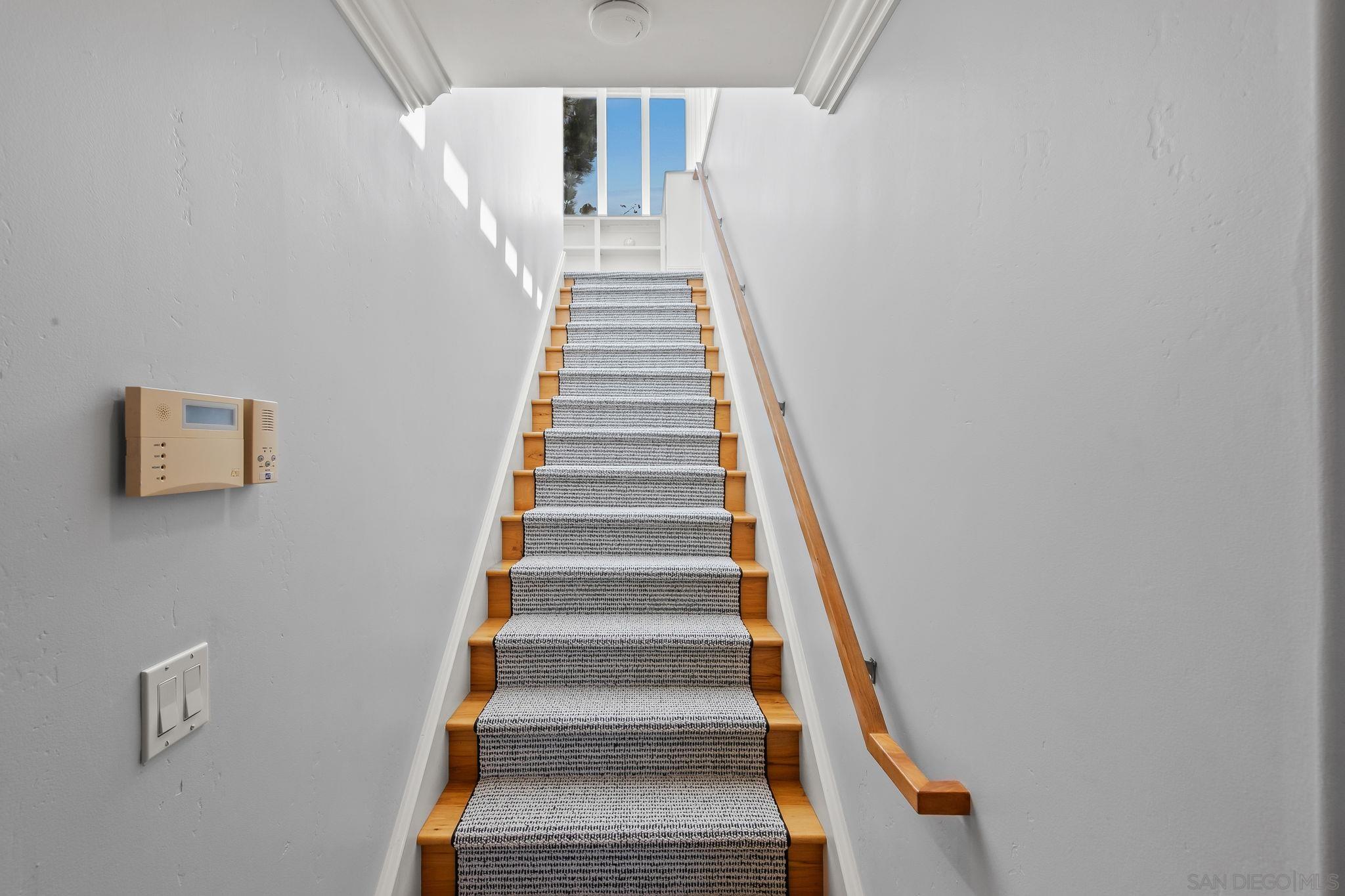 Detail Gallery Image 22 of 60 For 7651  Country Club Drive, La Jolla,  CA 92037 - 3 Beds | 3/1 Baths