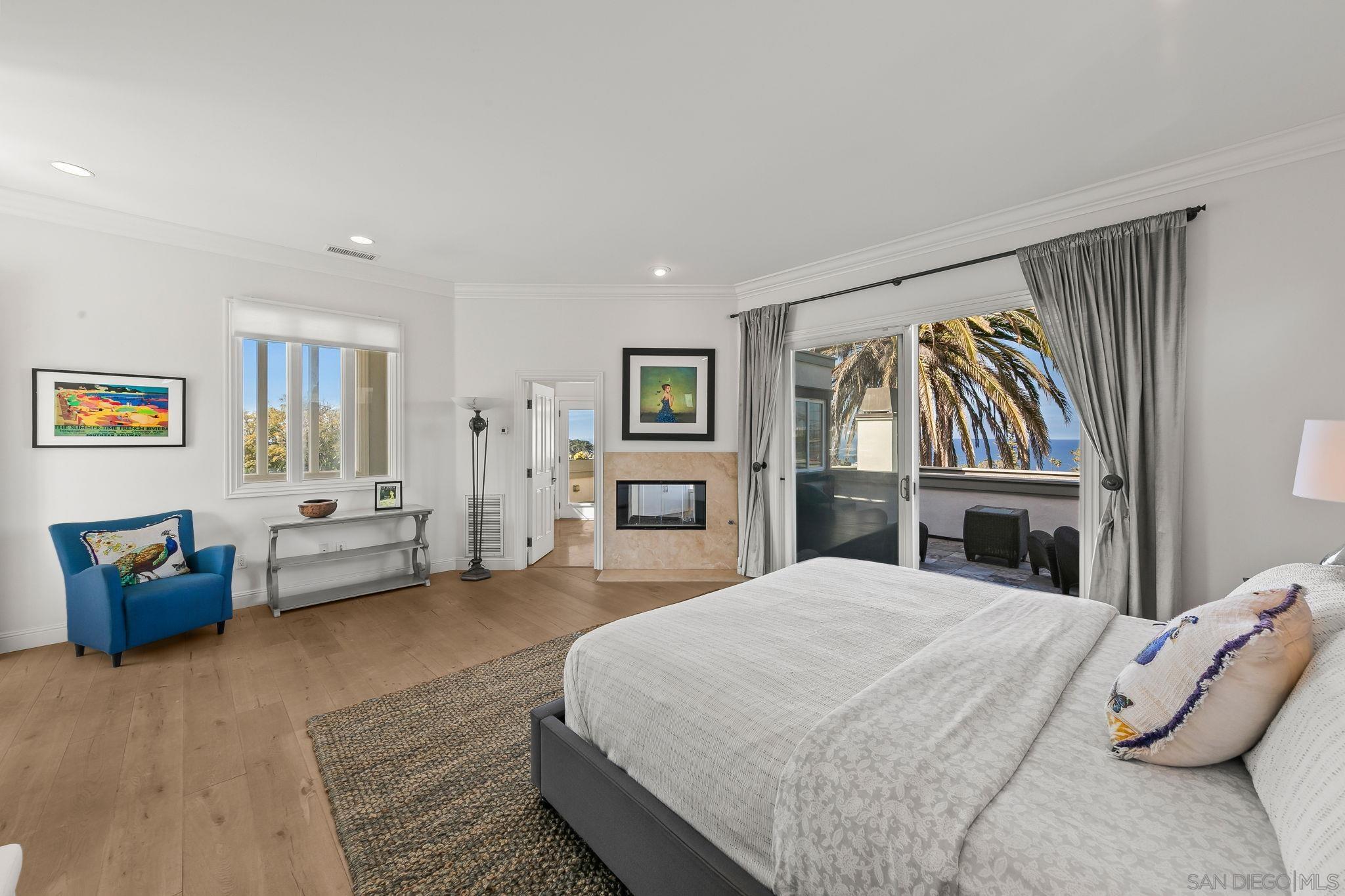 Detail Gallery Image 25 of 60 For 7651  Country Club Drive, La Jolla,  CA 92037 - 3 Beds | 3/1 Baths