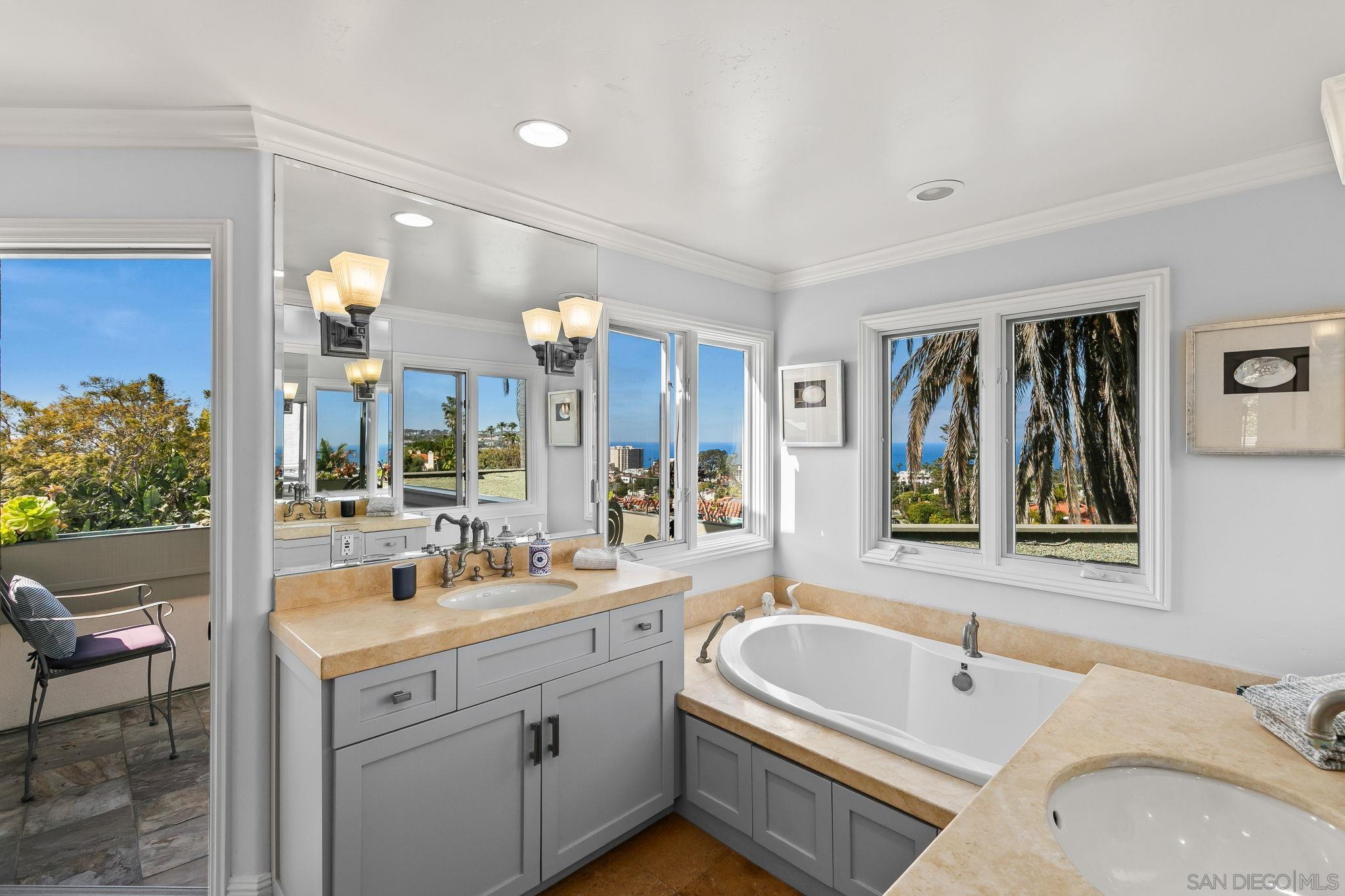 Detail Gallery Image 26 of 60 For 7651  Country Club Drive, La Jolla,  CA 92037 - 3 Beds | 3/1 Baths