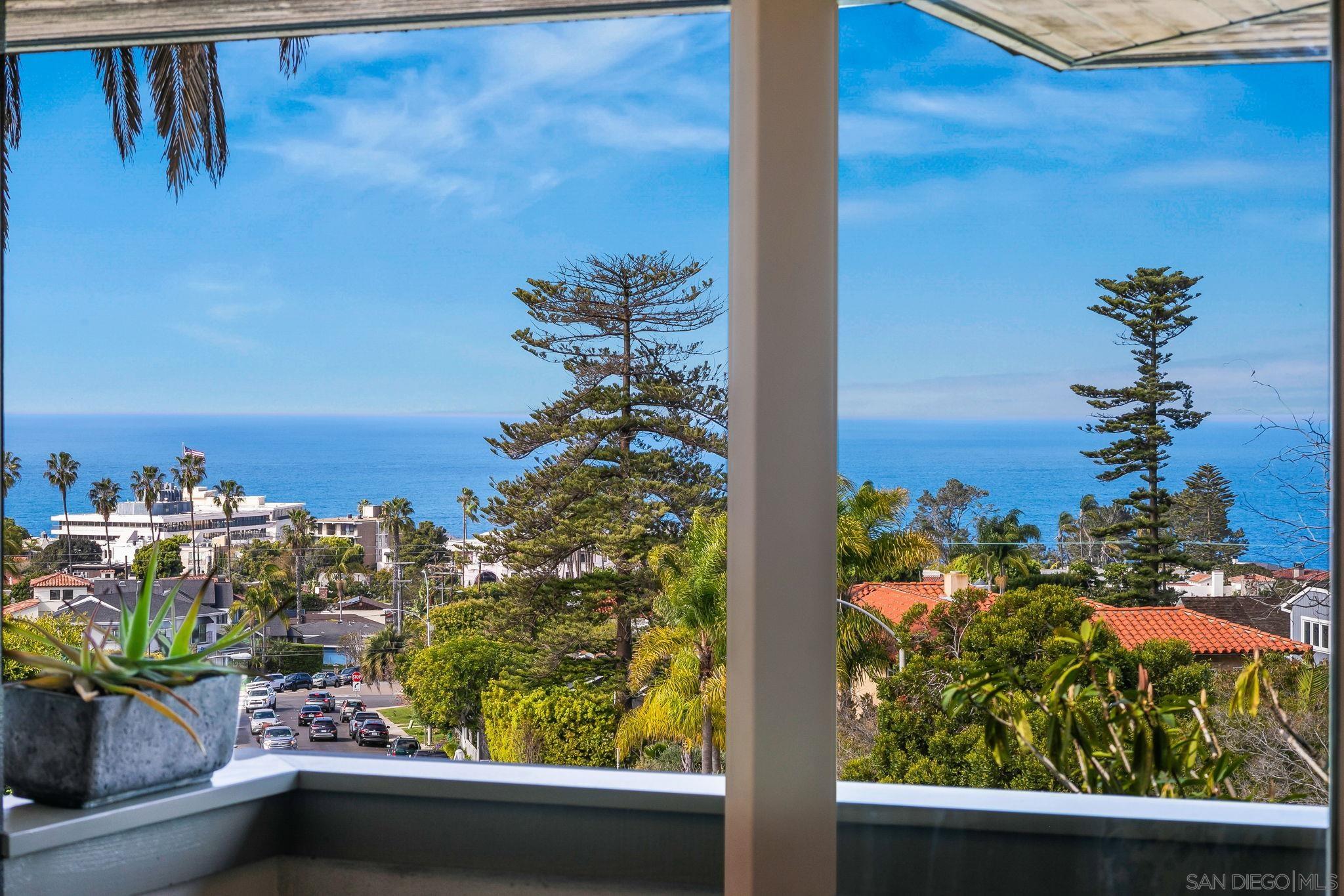 Detail Gallery Image 4 of 60 For 7651  Country Club Drive, La Jolla,  CA 92037 - 3 Beds | 3/1 Baths