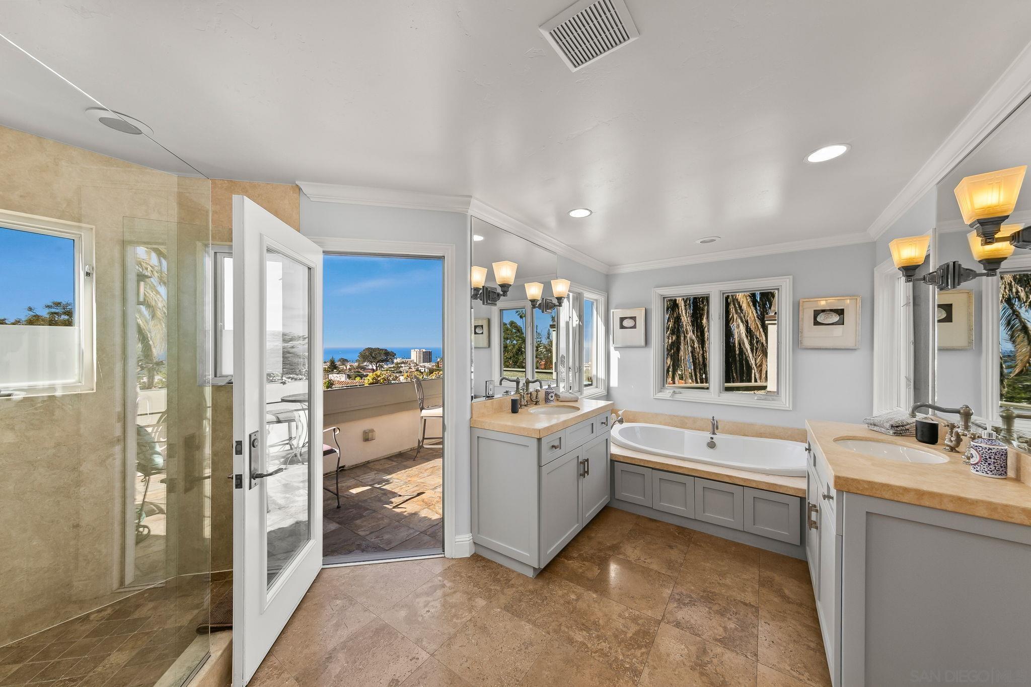 Detail Gallery Image 31 of 60 For 7651  Country Club Drive, La Jolla,  CA 92037 - 3 Beds | 3/1 Baths