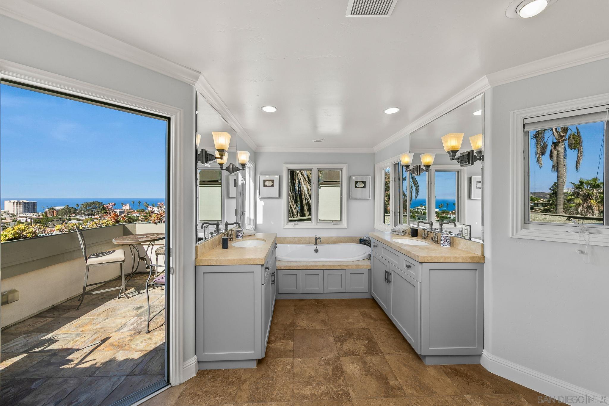Detail Gallery Image 33 of 60 For 7651  Country Club Drive, La Jolla,  CA 92037 - 3 Beds | 3/1 Baths