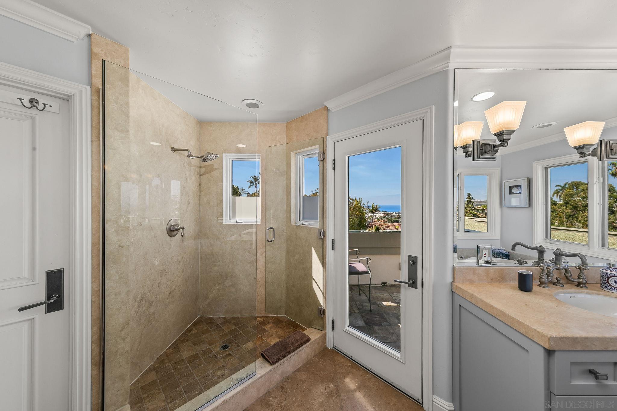 Detail Gallery Image 35 of 60 For 7651  Country Club Drive, La Jolla,  CA 92037 - 3 Beds | 3/1 Baths