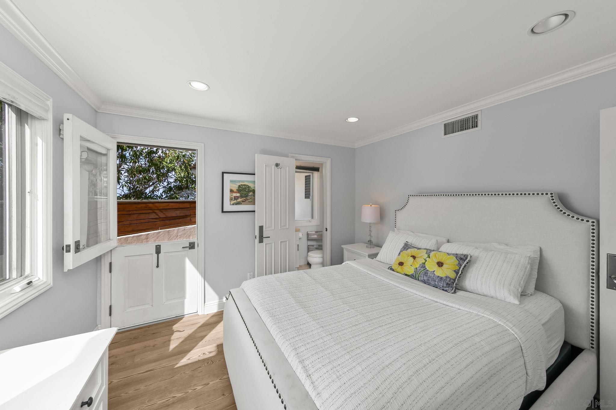 Detail Gallery Image 44 of 60 For 7651  Country Club Drive, La Jolla,  CA 92037 - 3 Beds | 3/1 Baths