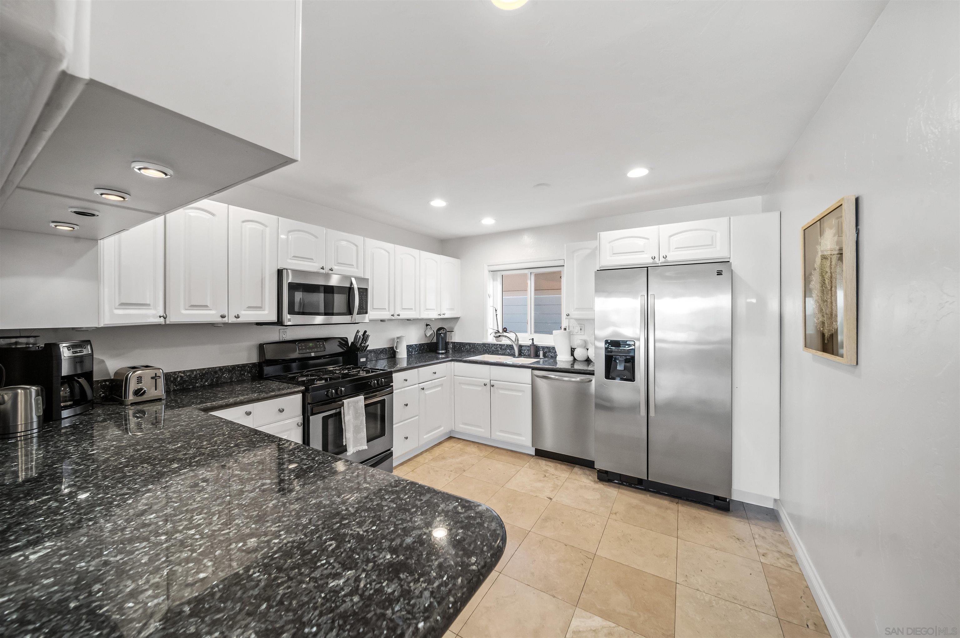 Detail Gallery Image 13 of 47 For 1039  Coast Blvd  Unit a,  La Jolla,  CA 92037 - 2 Beds | 2 Baths