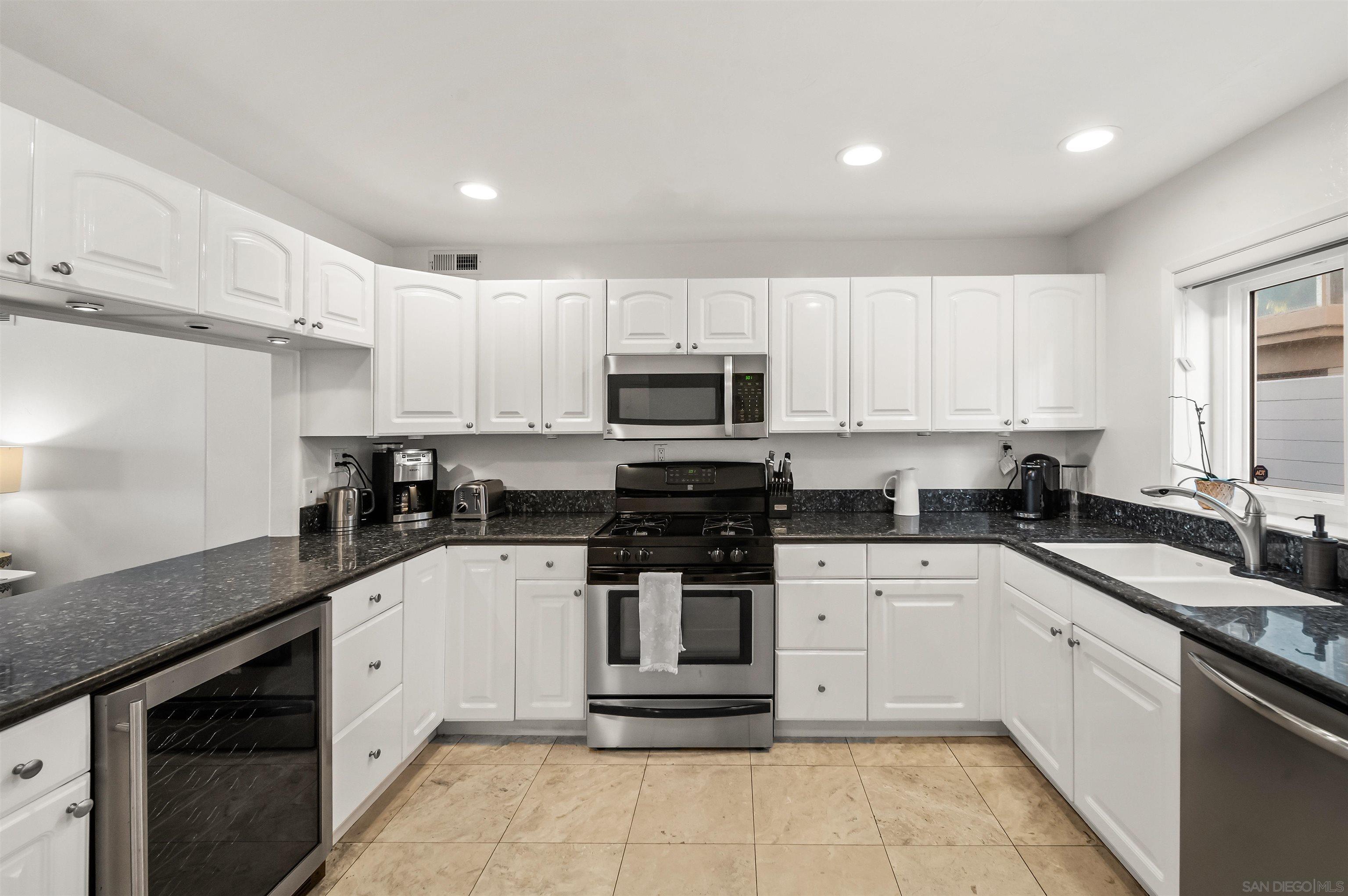 Detail Gallery Image 14 of 47 For 1039  Coast Blvd  Unit a,  La Jolla,  CA 92037 - 2 Beds | 2 Baths