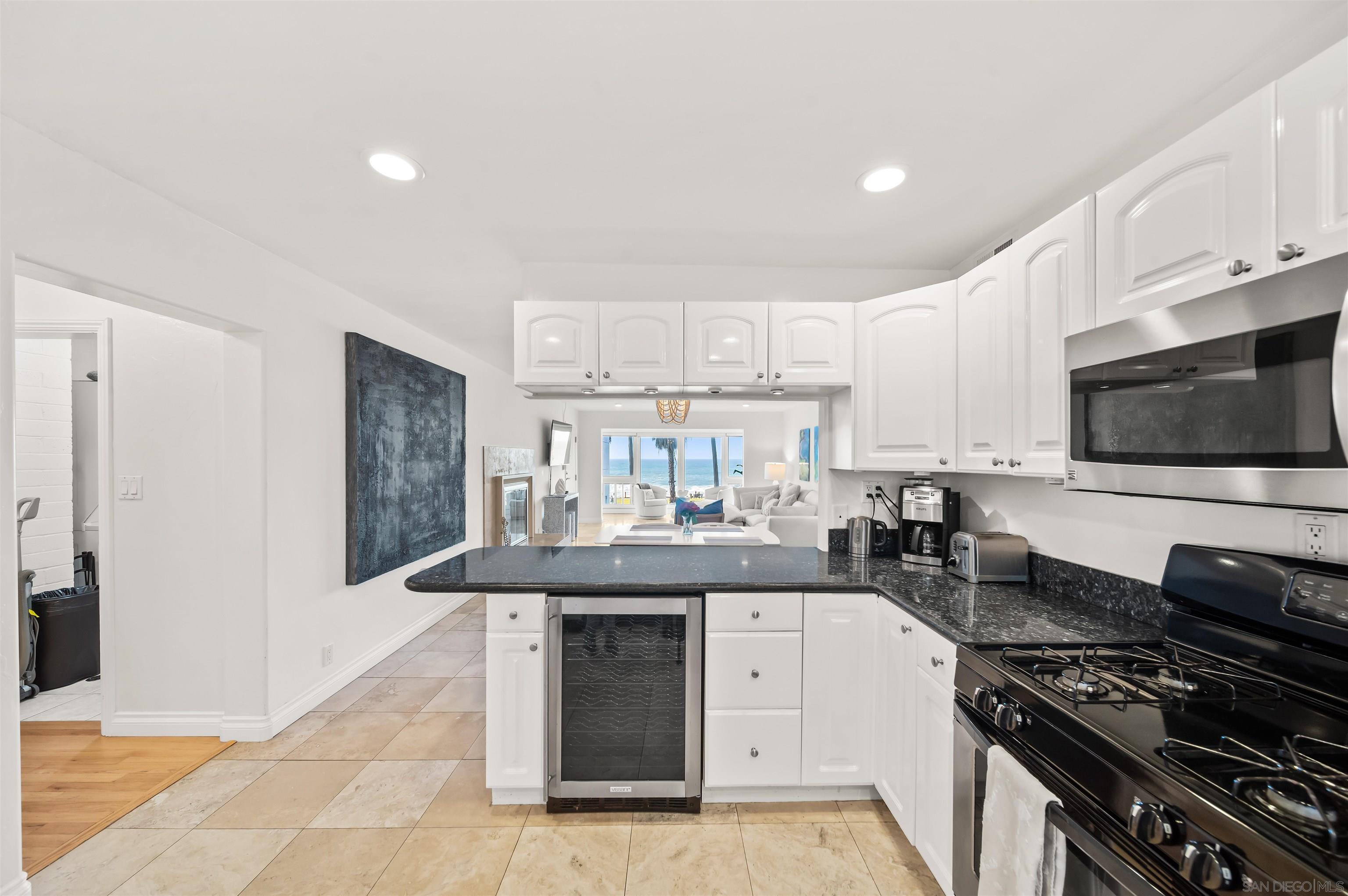 Detail Gallery Image 16 of 47 For 1039  Coast Blvd  Unit a,  La Jolla,  CA 92037 - 2 Beds | 2 Baths