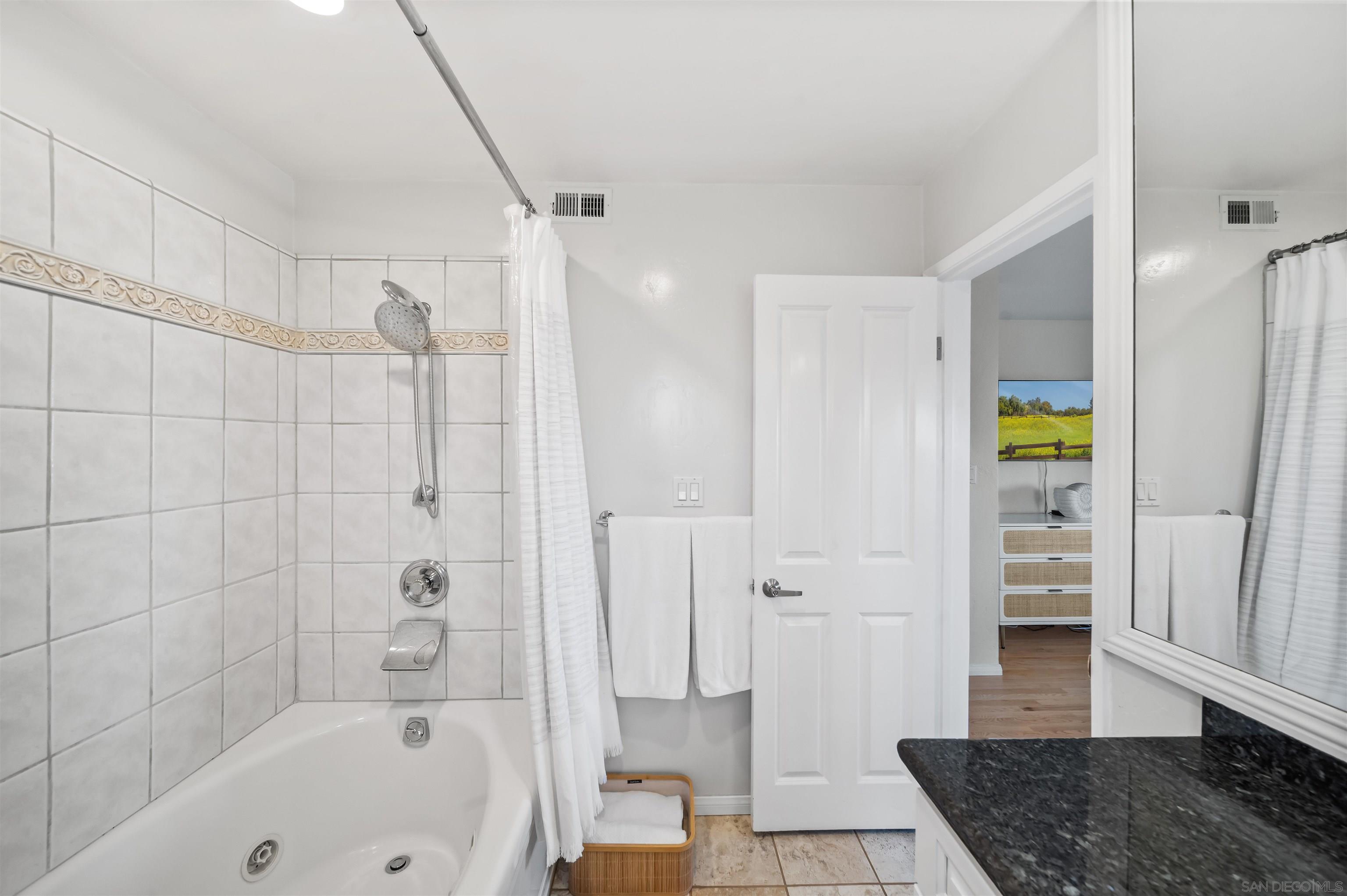 Detail Gallery Image 31 of 47 For 1039  Coast Blvd  Unit a,  La Jolla,  CA 92037 - 2 Beds | 2 Baths