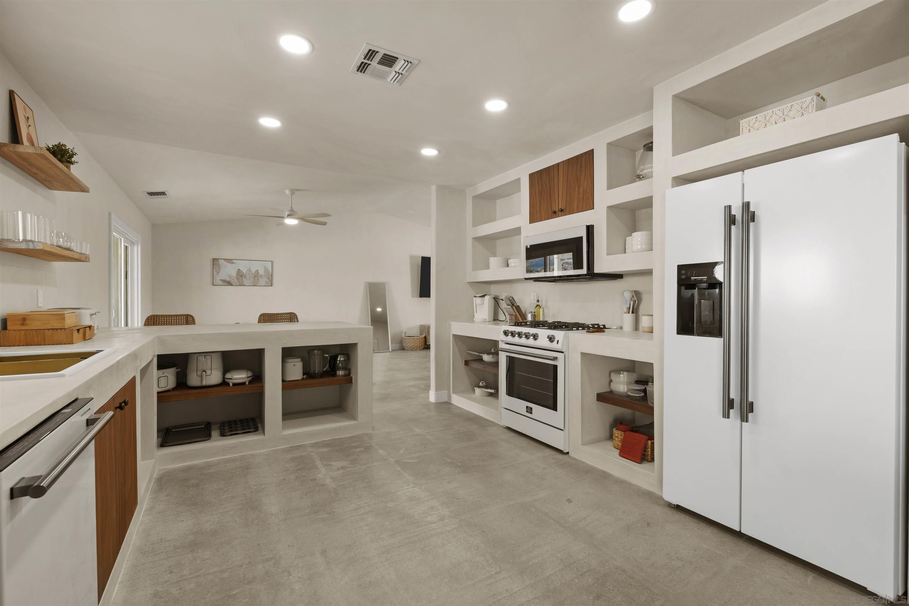 Detail Gallery Image 4 of 69 For 7845  Elwood, Joshua Tree,  CA 92252 - 4 Beds | 2 Baths