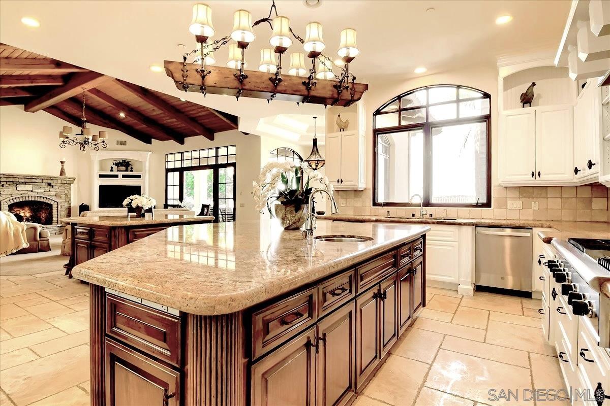 Detail Gallery Image 11 of 58 For 4690  Rancho Del Mar Trl, San Diego,  CA 92130 - 6 Beds | 8 Baths