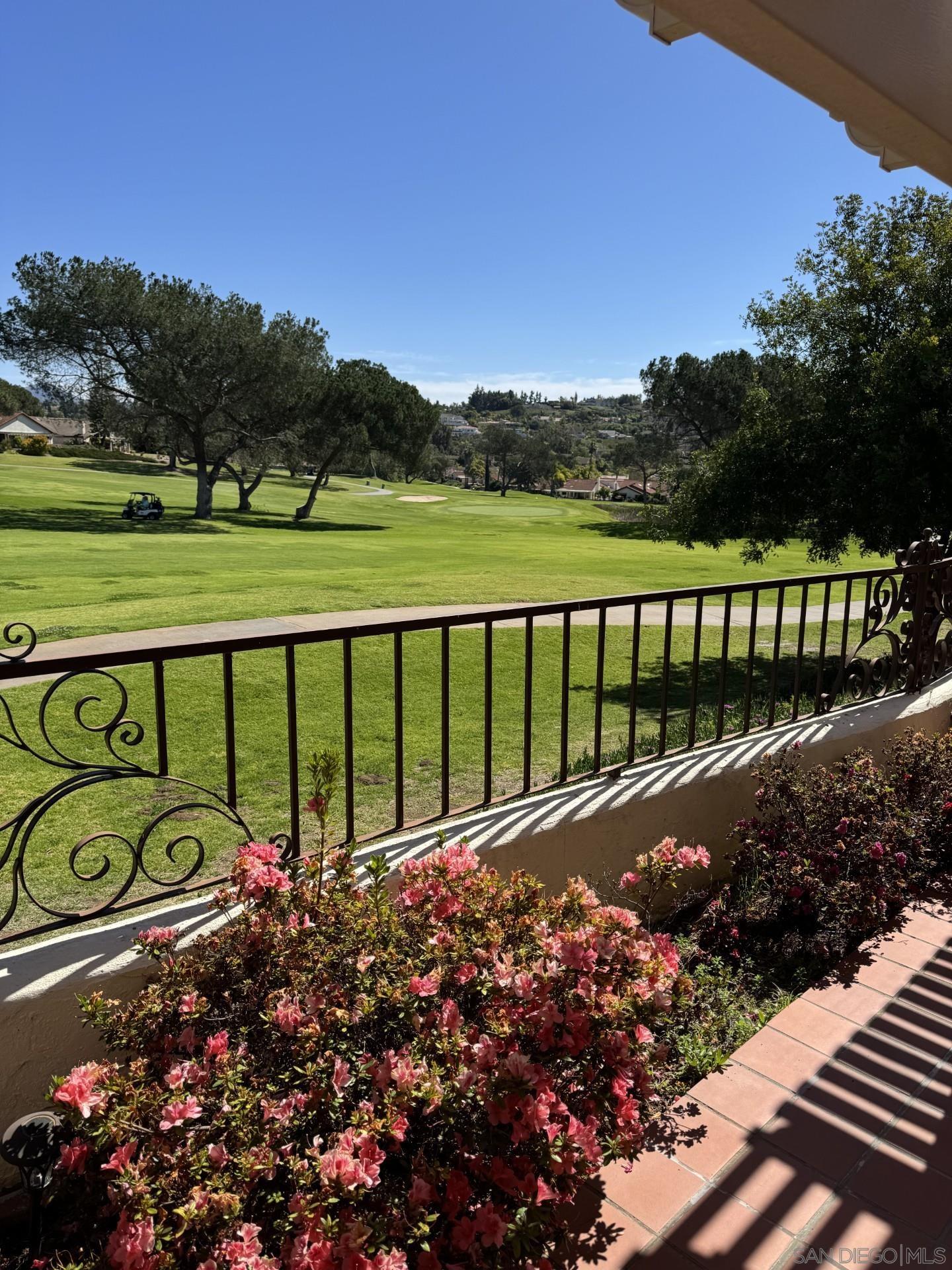 Detail Gallery Image 2 of 7 For 12843  Camino Ramillette, San Diego,  CA 92128 - 2 Beds | 2 Baths