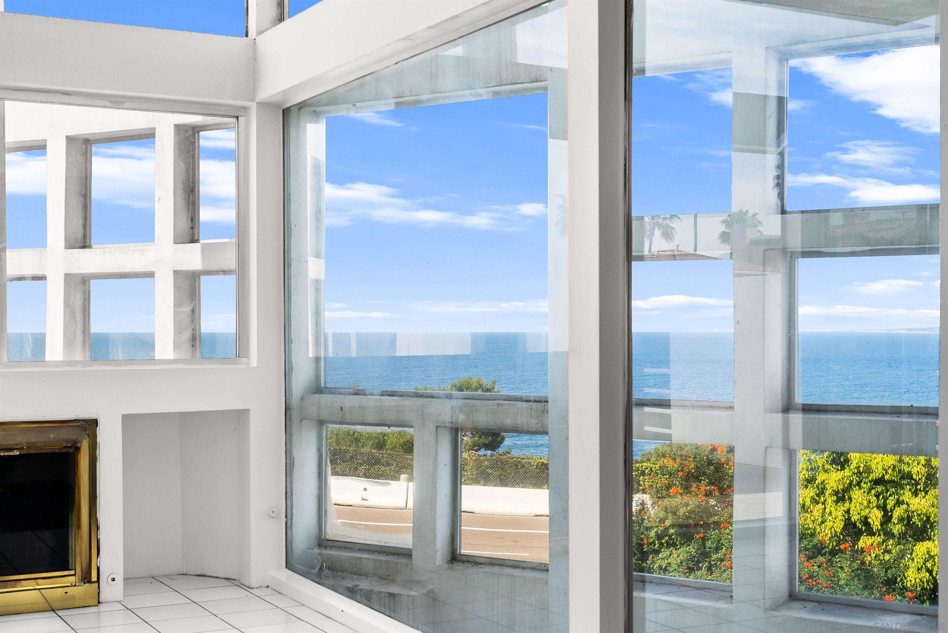 Detail Gallery Image 11 of 35 For 1550  Bluebird Ln, La Jolla,  CA 92037 - 3 Beds | 2/1 Baths