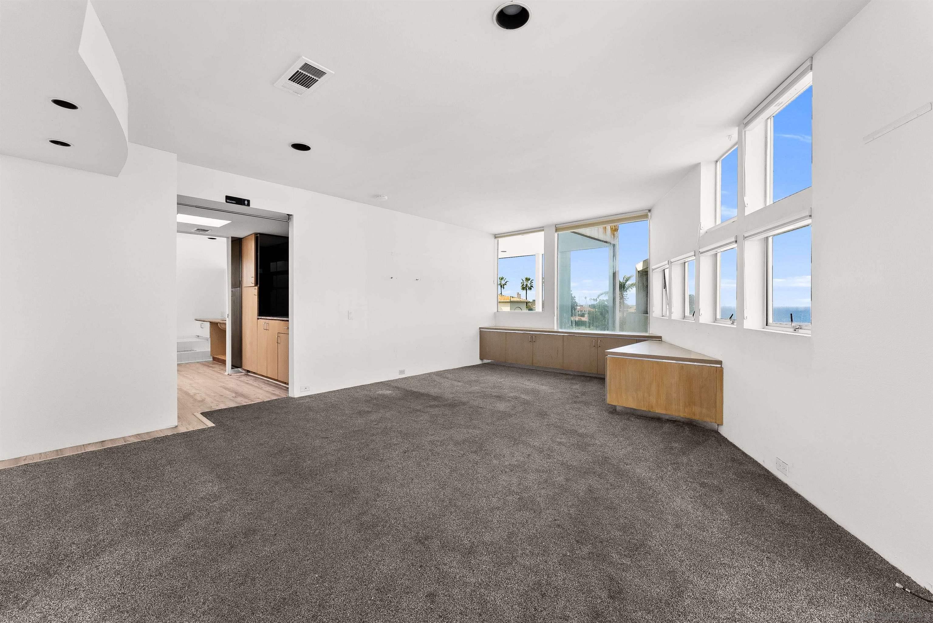 Detail Gallery Image 12 of 35 For 1550  Bluebird Ln, La Jolla,  CA 92037 - 3 Beds | 2/1 Baths