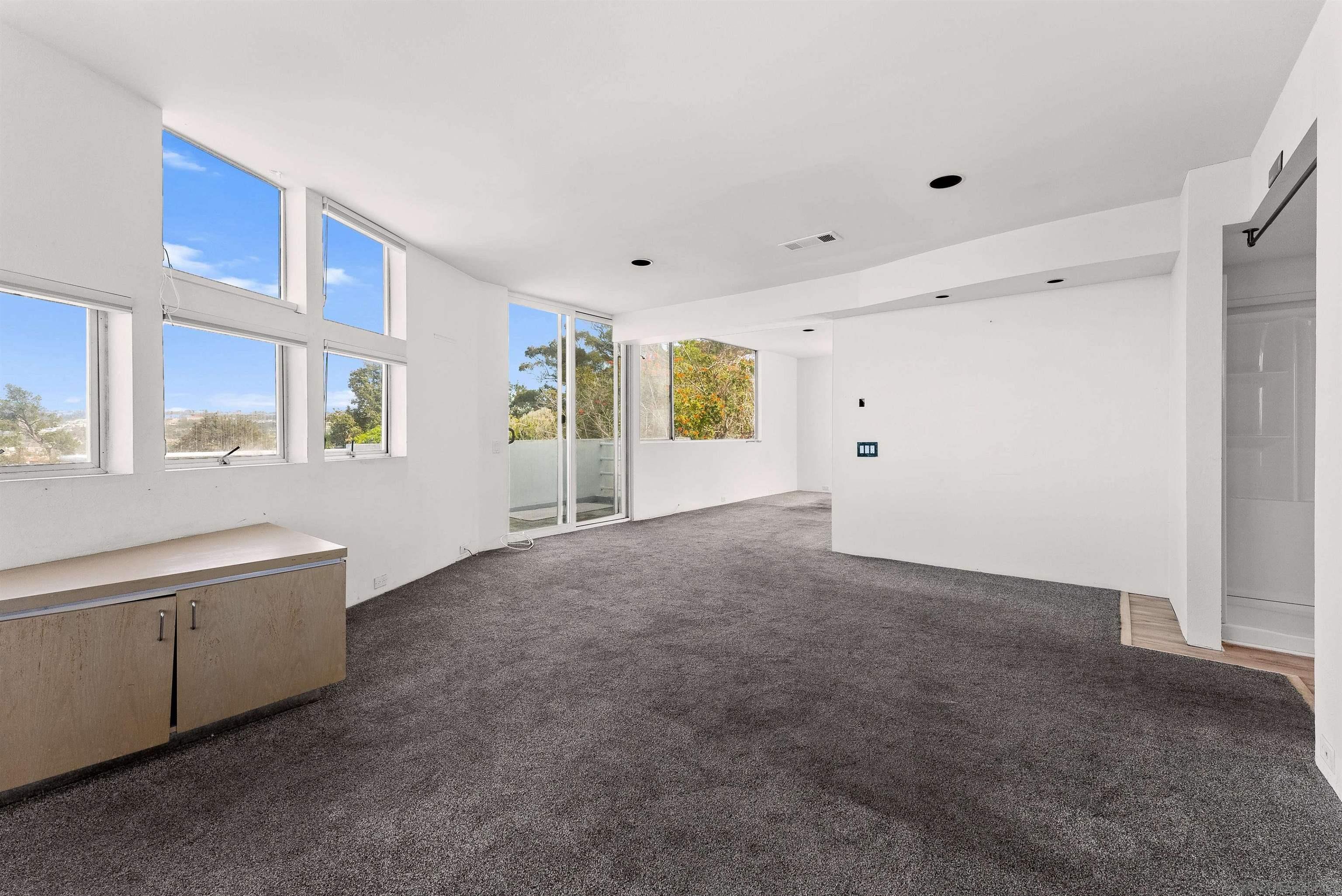 Detail Gallery Image 13 of 35 For 1550  Bluebird Ln, La Jolla,  CA 92037 - 3 Beds | 2/1 Baths