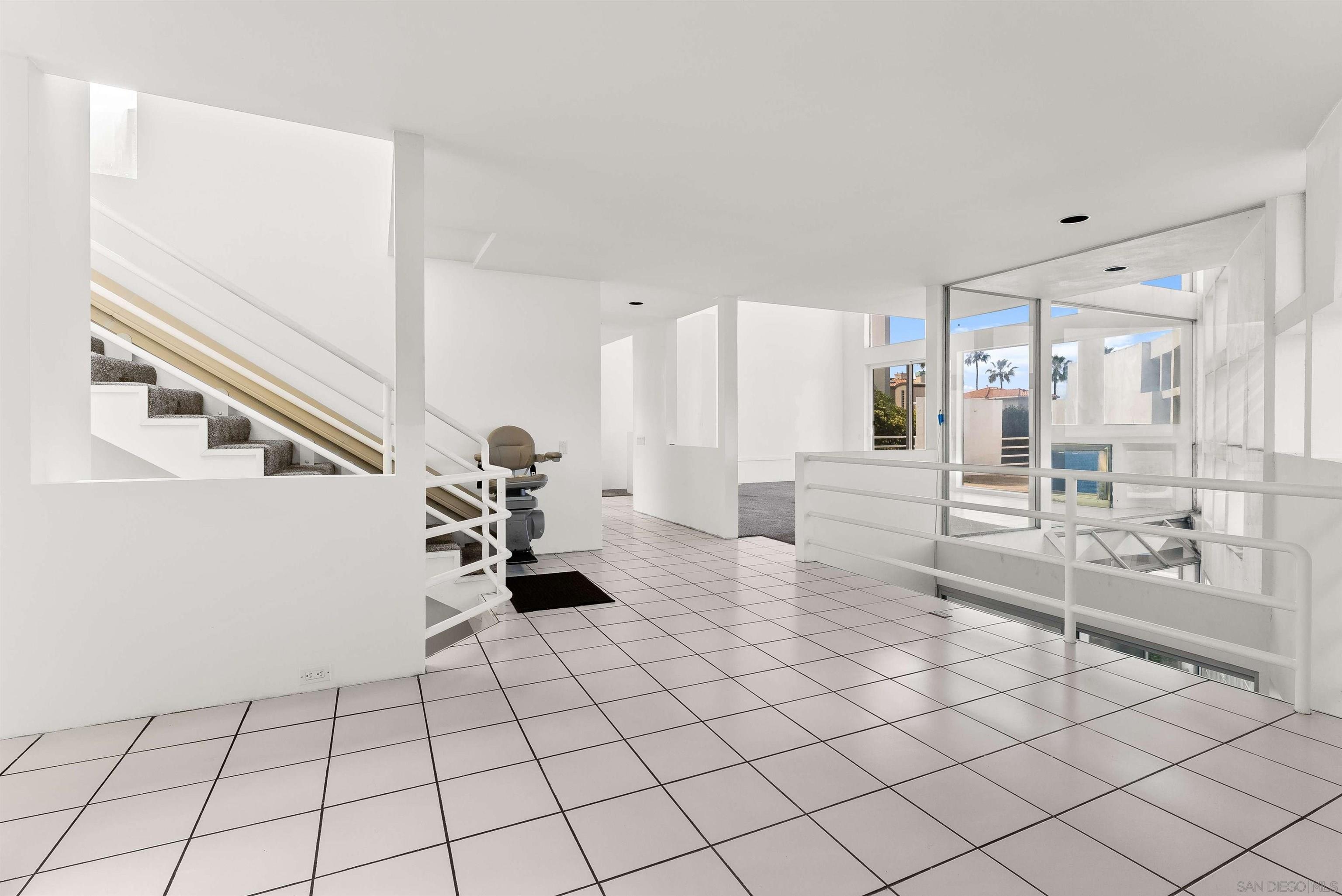 Detail Gallery Image 16 of 35 For 1550  Bluebird Ln, La Jolla,  CA 92037 - 3 Beds | 2/1 Baths