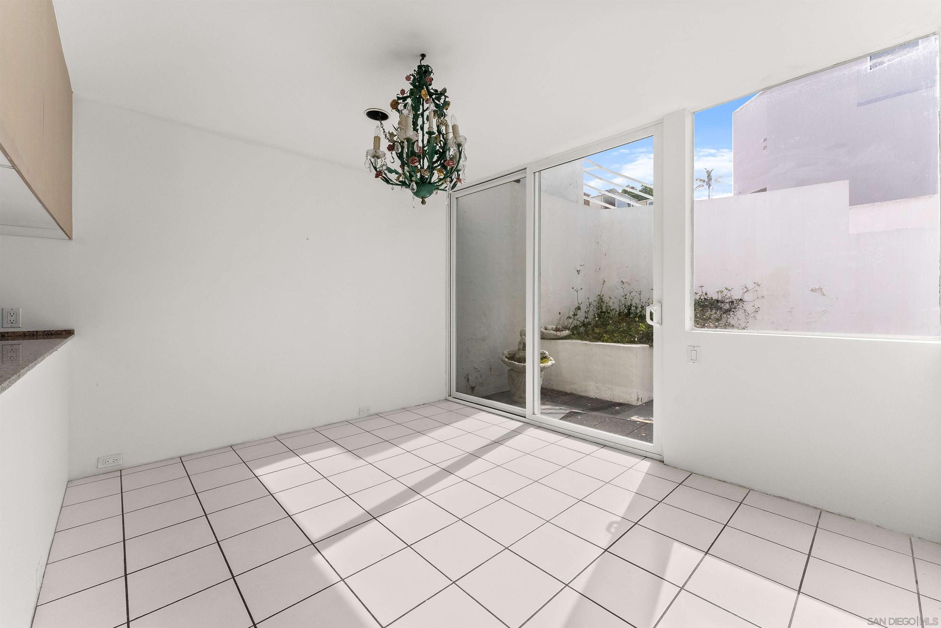 Detail Gallery Image 17 of 35 For 1550  Bluebird Ln, La Jolla,  CA 92037 - 3 Beds | 2/1 Baths