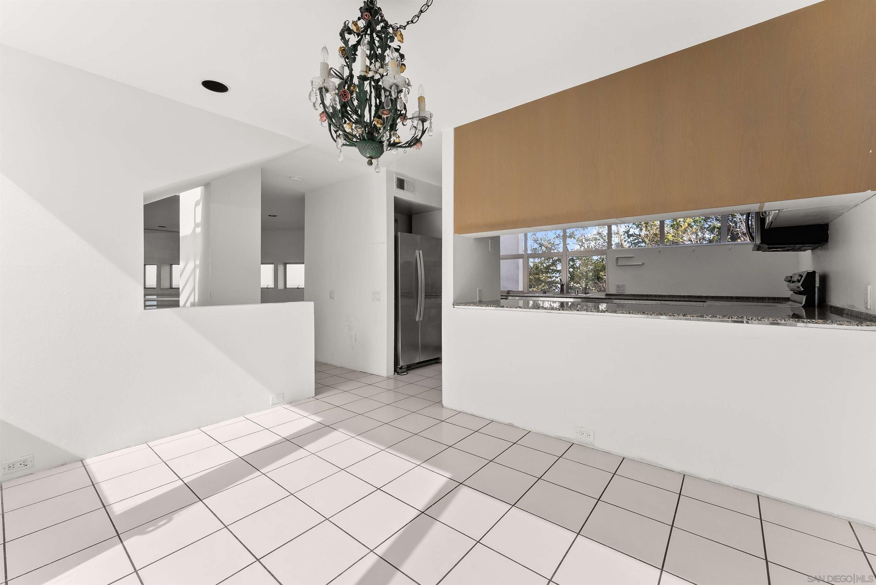 Detail Gallery Image 18 of 35 For 1550  Bluebird Ln, La Jolla,  CA 92037 - 3 Beds | 2/1 Baths