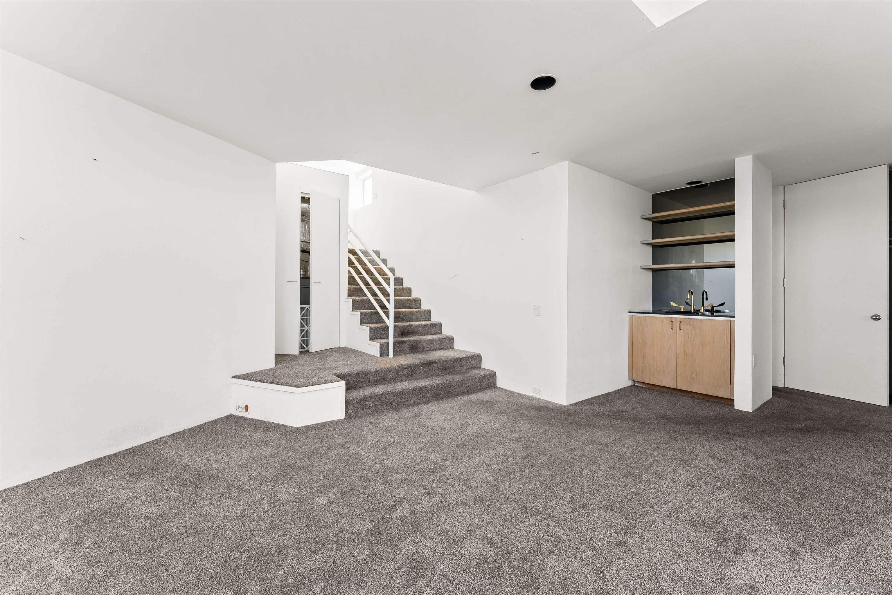 Detail Gallery Image 27 of 35 For 1550  Bluebird Ln, La Jolla,  CA 92037 - 3 Beds | 2/1 Baths