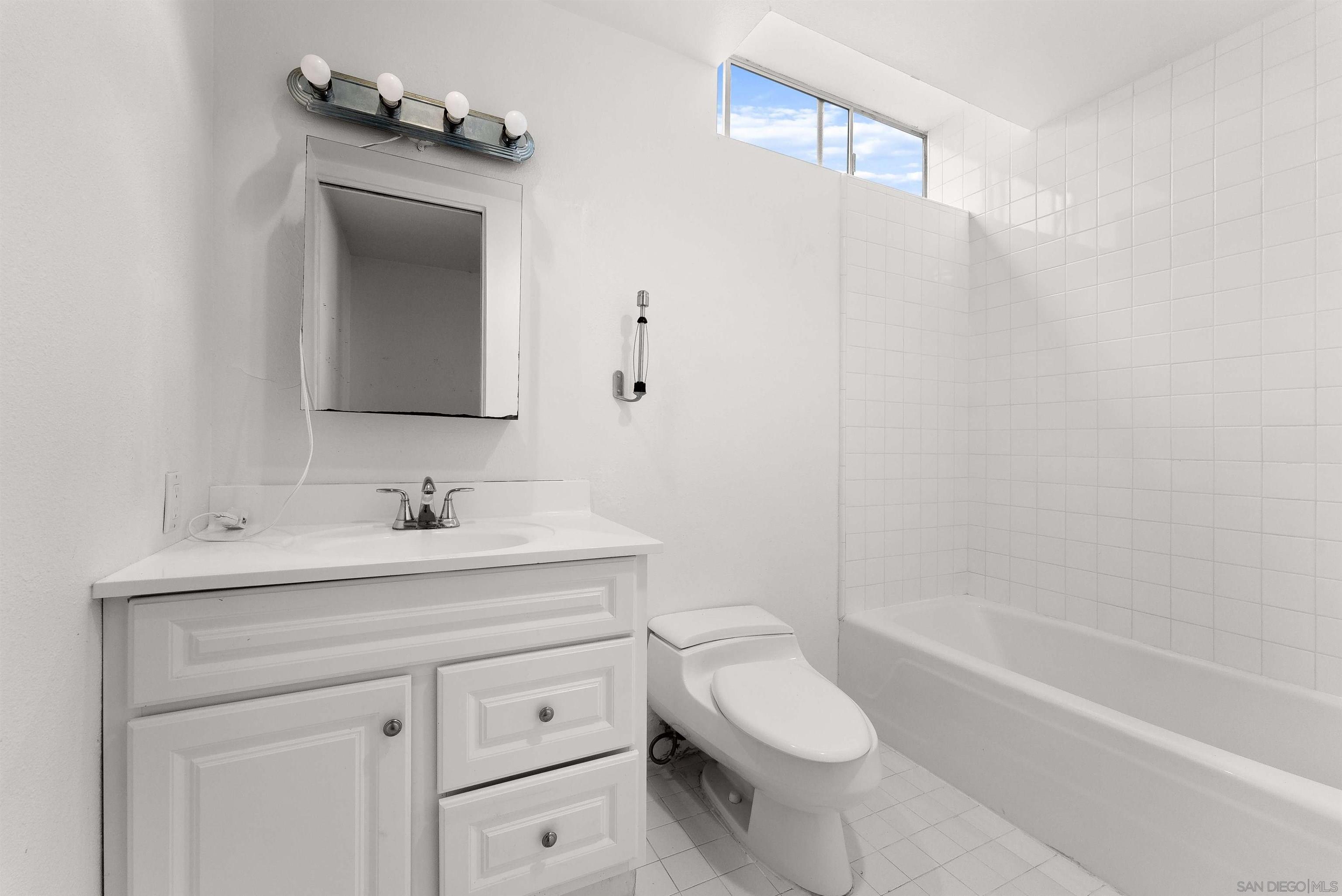 Detail Gallery Image 29 of 35 For 1550  Bluebird Ln, La Jolla,  CA 92037 - 3 Beds | 2/1 Baths