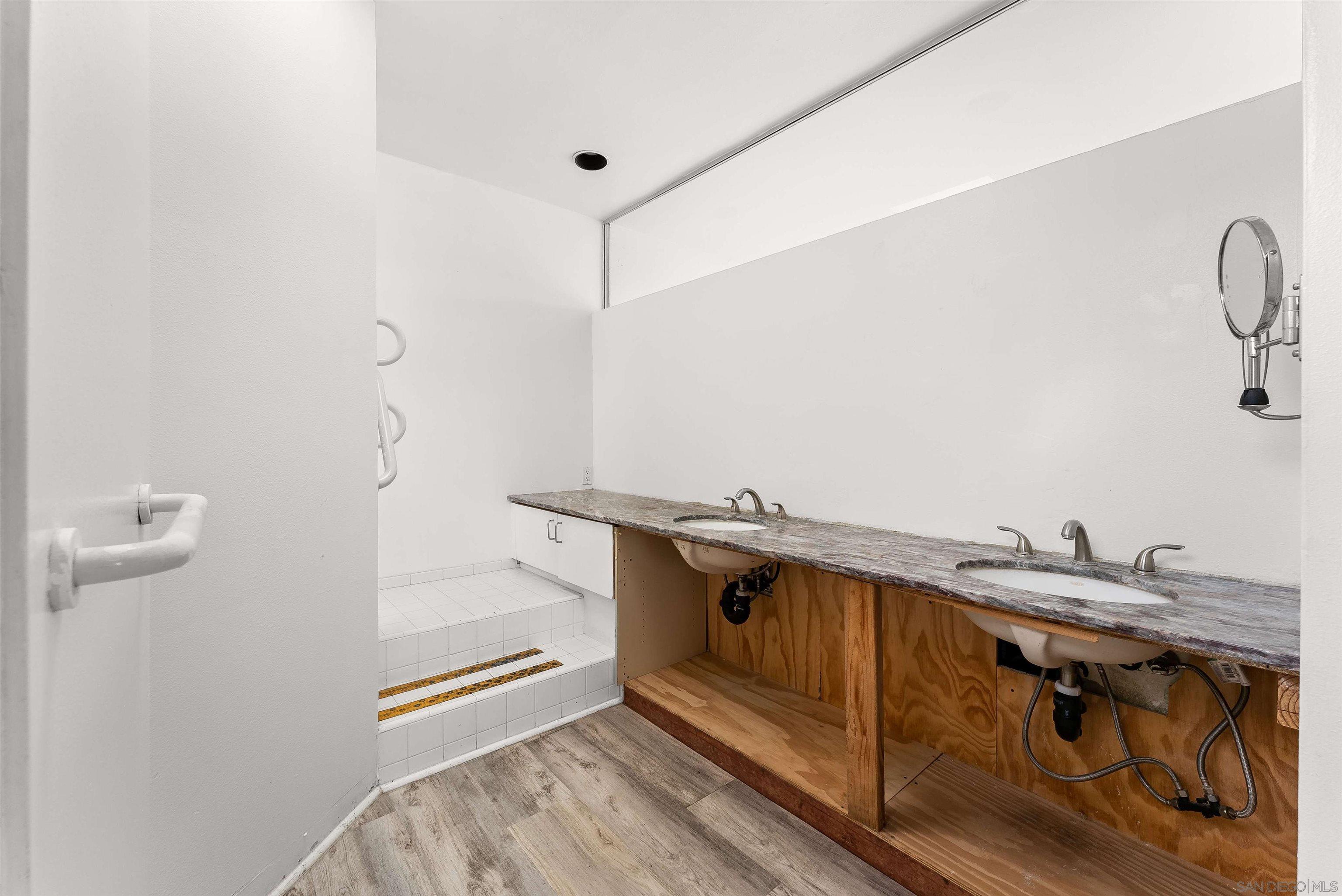 Detail Gallery Image 33 of 35 For 1550  Bluebird Ln, La Jolla,  CA 92037 - 3 Beds | 2/1 Baths