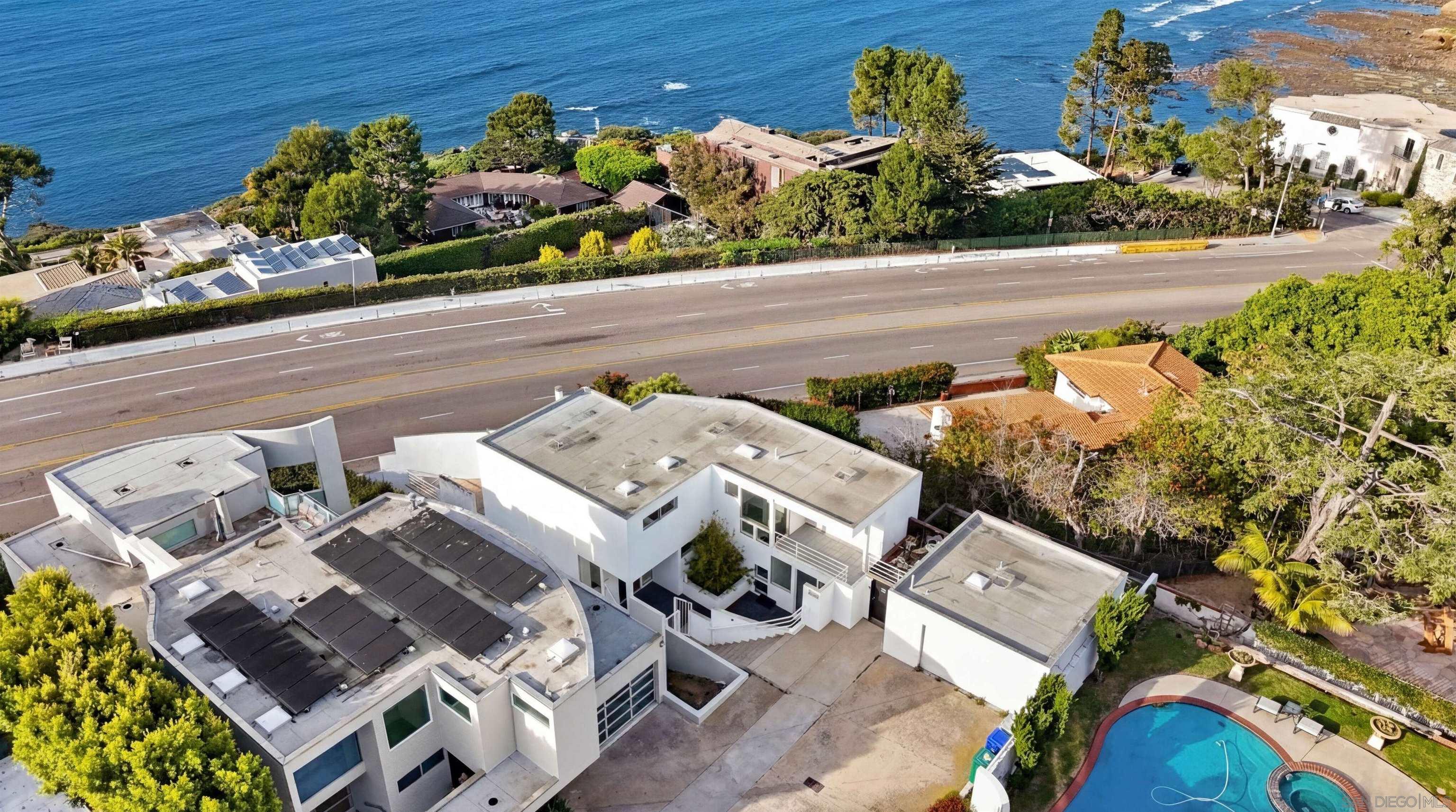 Detail Gallery Image 5 of 35 For 1550  Bluebird Ln, La Jolla,  CA 92037 - 3 Beds | 2/1 Baths