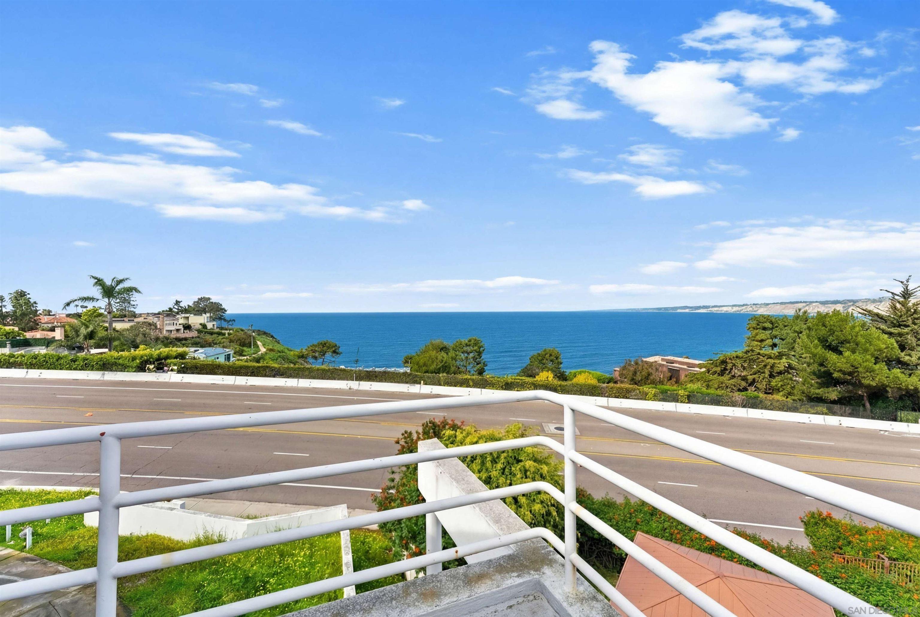 Detail Gallery Image 9 of 35 For 1550  Bluebird Ln, La Jolla,  CA 92037 - 3 Beds | 2/1 Baths